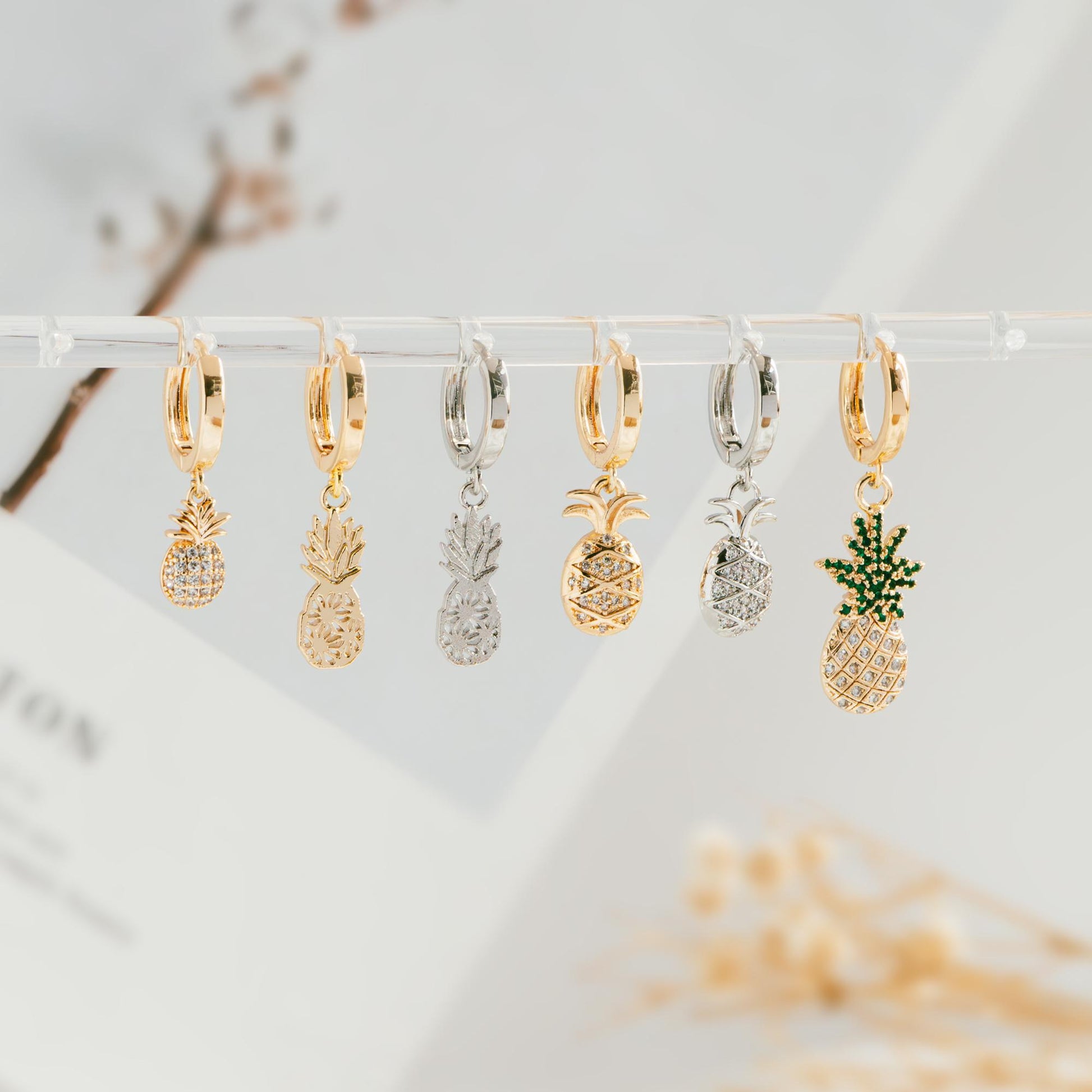 4pcs Gold/ Silver Tone Pineapple Charms , 18K Gold/ Rhodium plated Brass Pineapple Pendants (GB-4095)