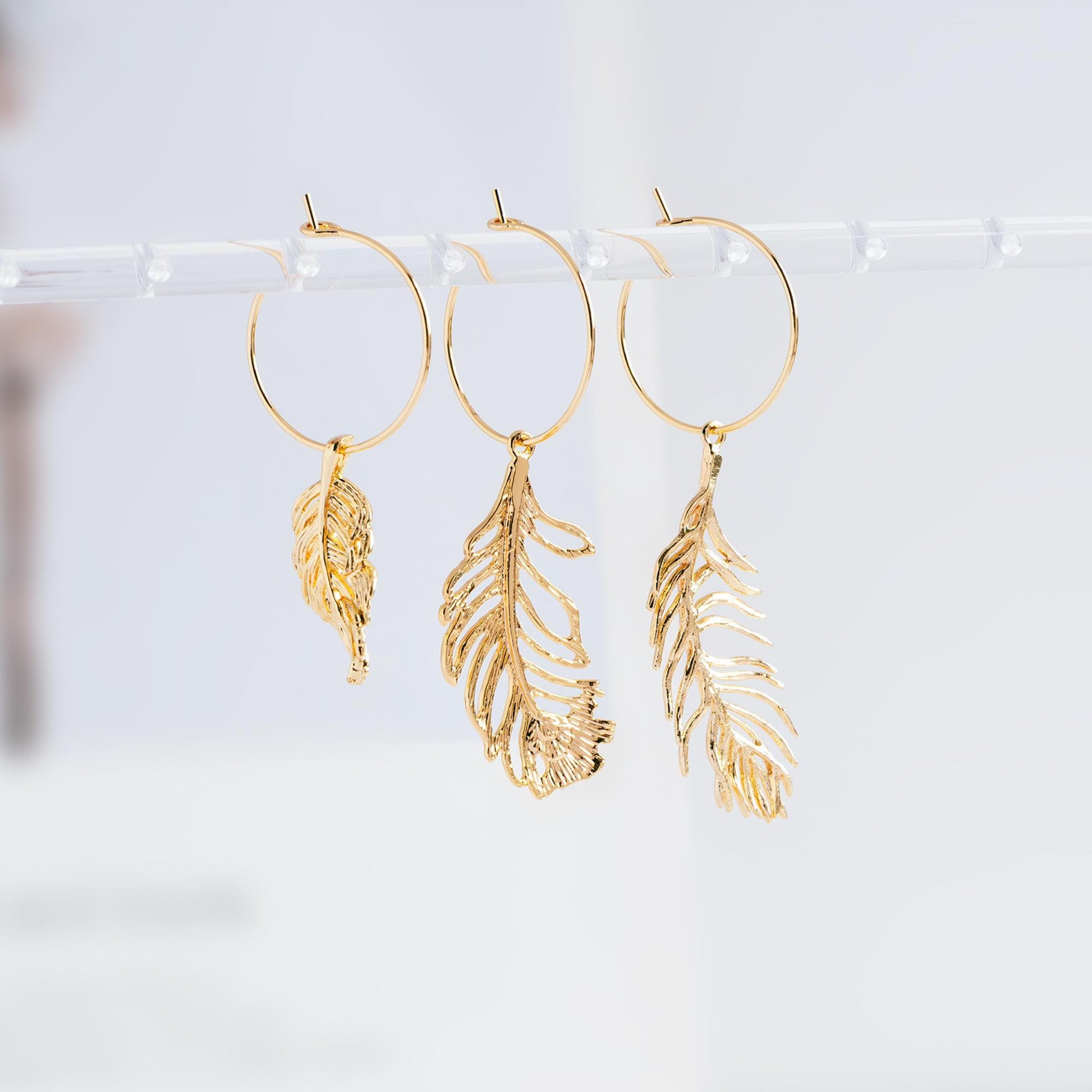 4pcs Gold Feather Charms, 18K Gold plated Brass Feather Pendants, Lead Nickel Free (GB-858)
