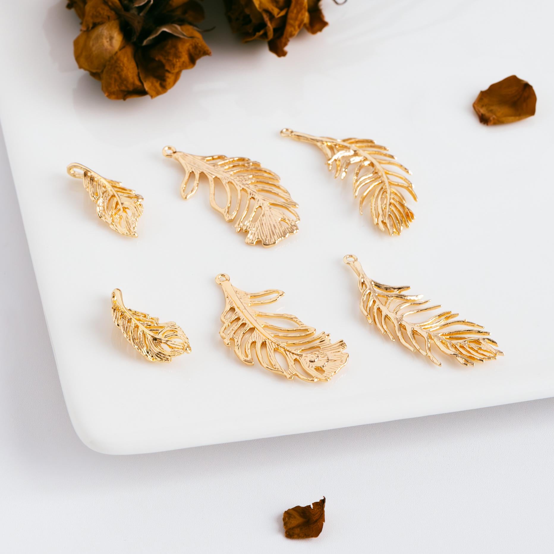 4pcs Gold Feather Charms, 18K Gold plated Brass Feather Pendants, Lead Nickel Free (GB-858)