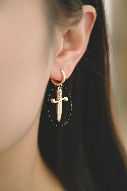 10pcs Gold/ Silver Tone Dirk Charm, Weapon Charm, Sword Charm, Dagger Charm (GB-2185)