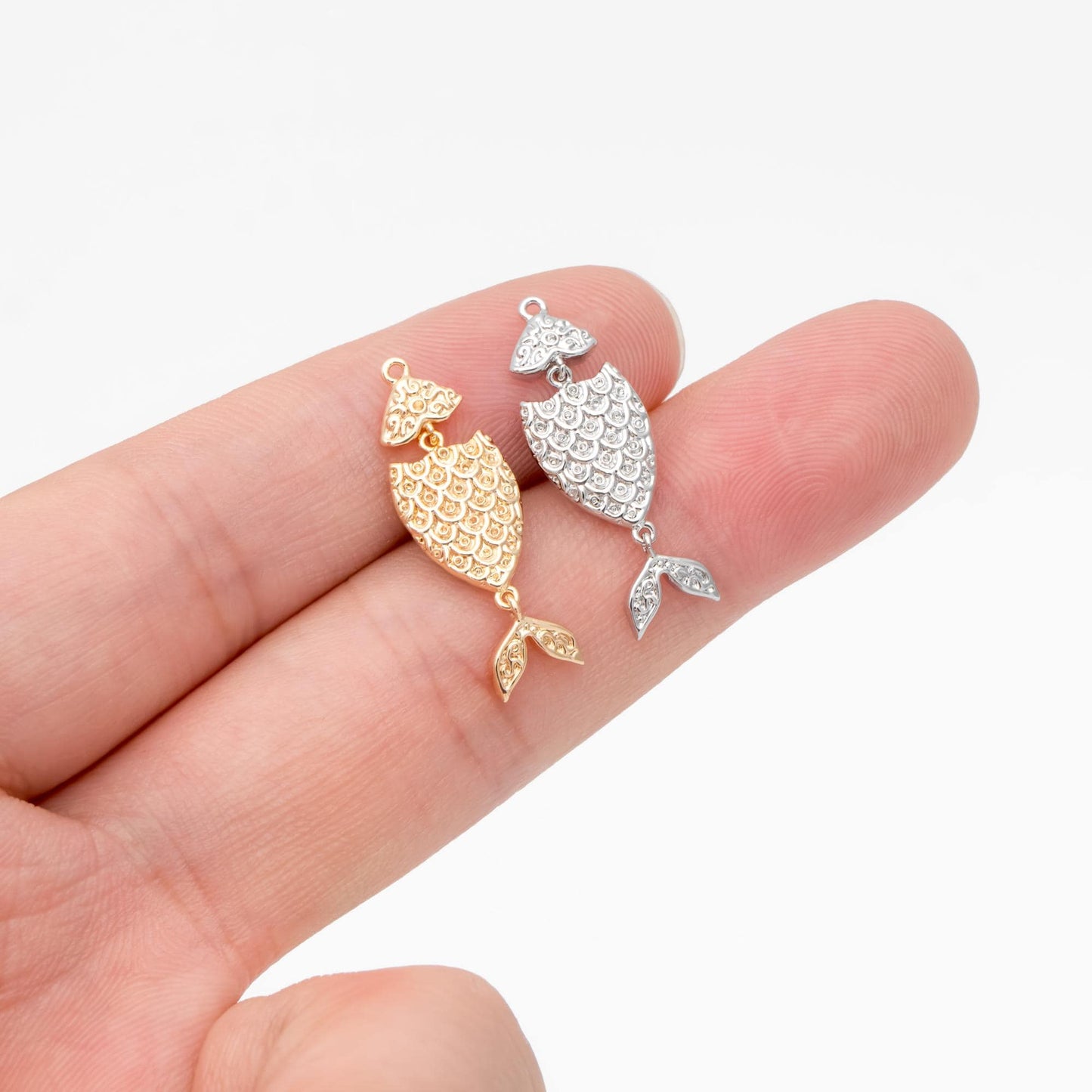 4pcs Gold/ Silver Tone Fish Charms, Gold/ Rhodium Plated Brass, Fish Pendants (GB-2936-C)