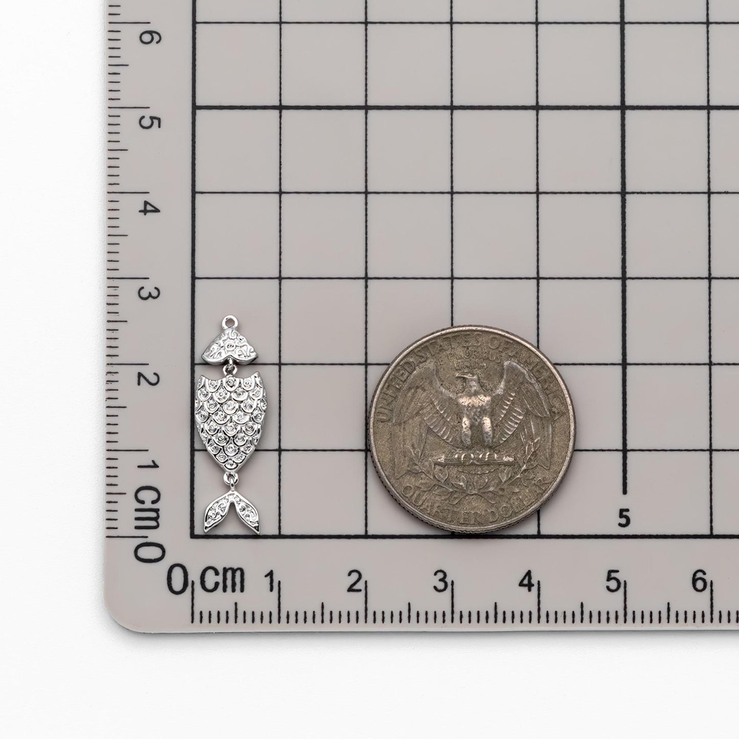 4pcs Gold/ Silver Tone Fish Charms, Gold/ Rhodium Plated Brass, Fish Pendants (GB-2936-C)