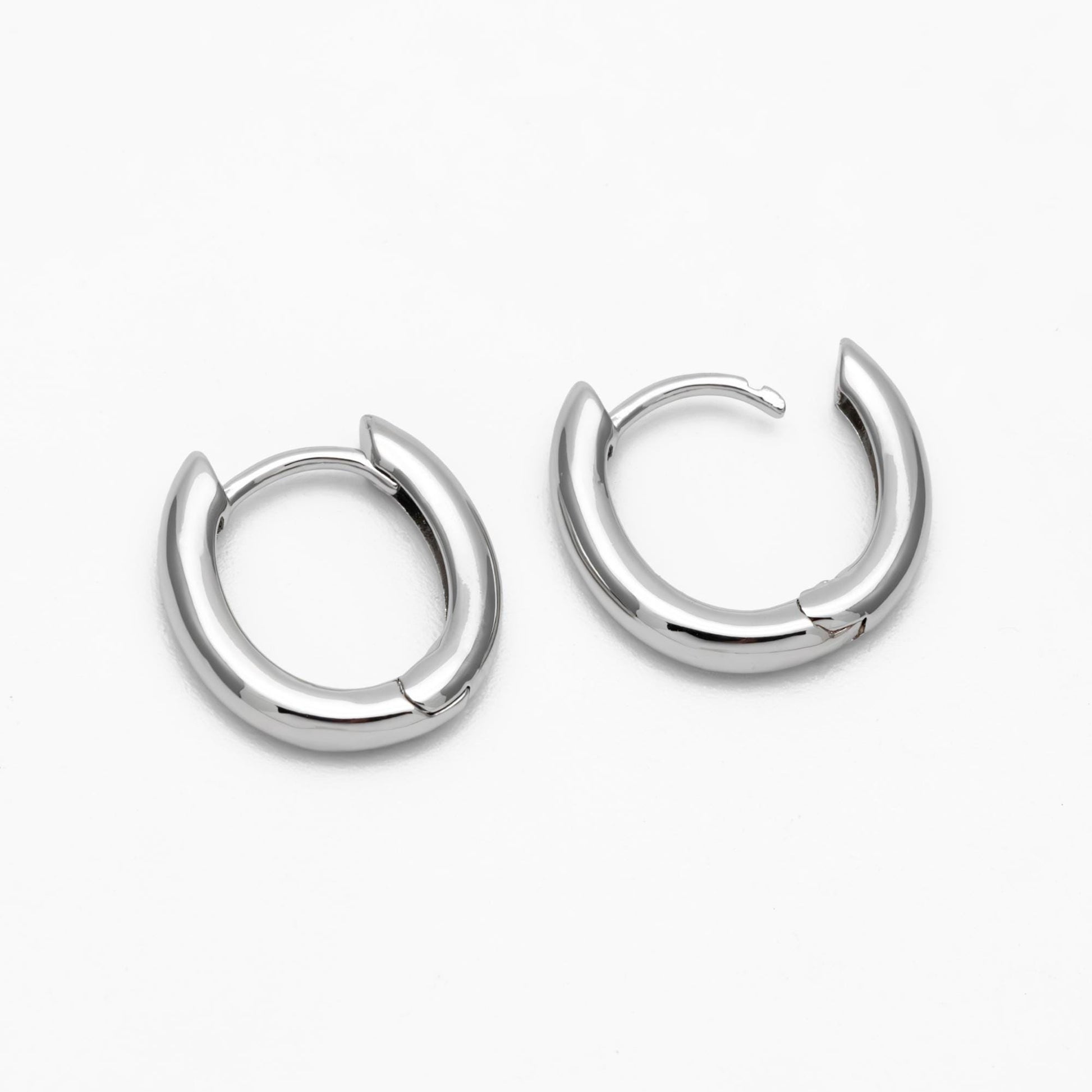 10pcs Gold/ Silver tone Oval Huggie Earrings 14x13mm, Gold/ Rhodium plated on Brass, Earring Hoop Components (GB-1656-B)