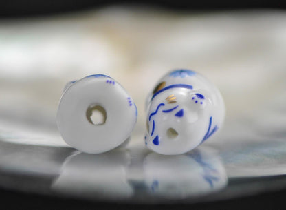 10 beads- Porcelain Lucky Cat beads 15mm, Ceramic Maneki Neko, Drilled with hole, (TC-149)