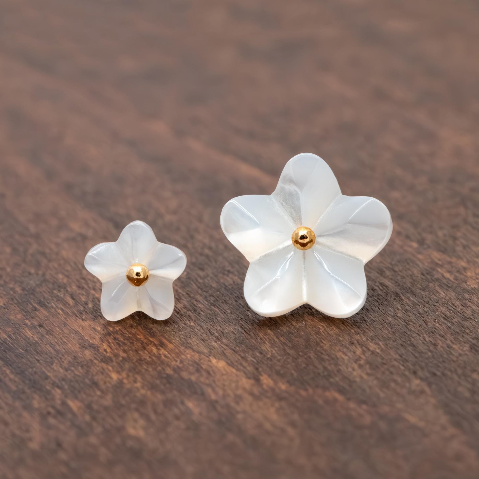 10pcs White Mother of Pearl Carved 3D Flowers 6/ 10mm, Center Drilled Shell Beads (#V1296)