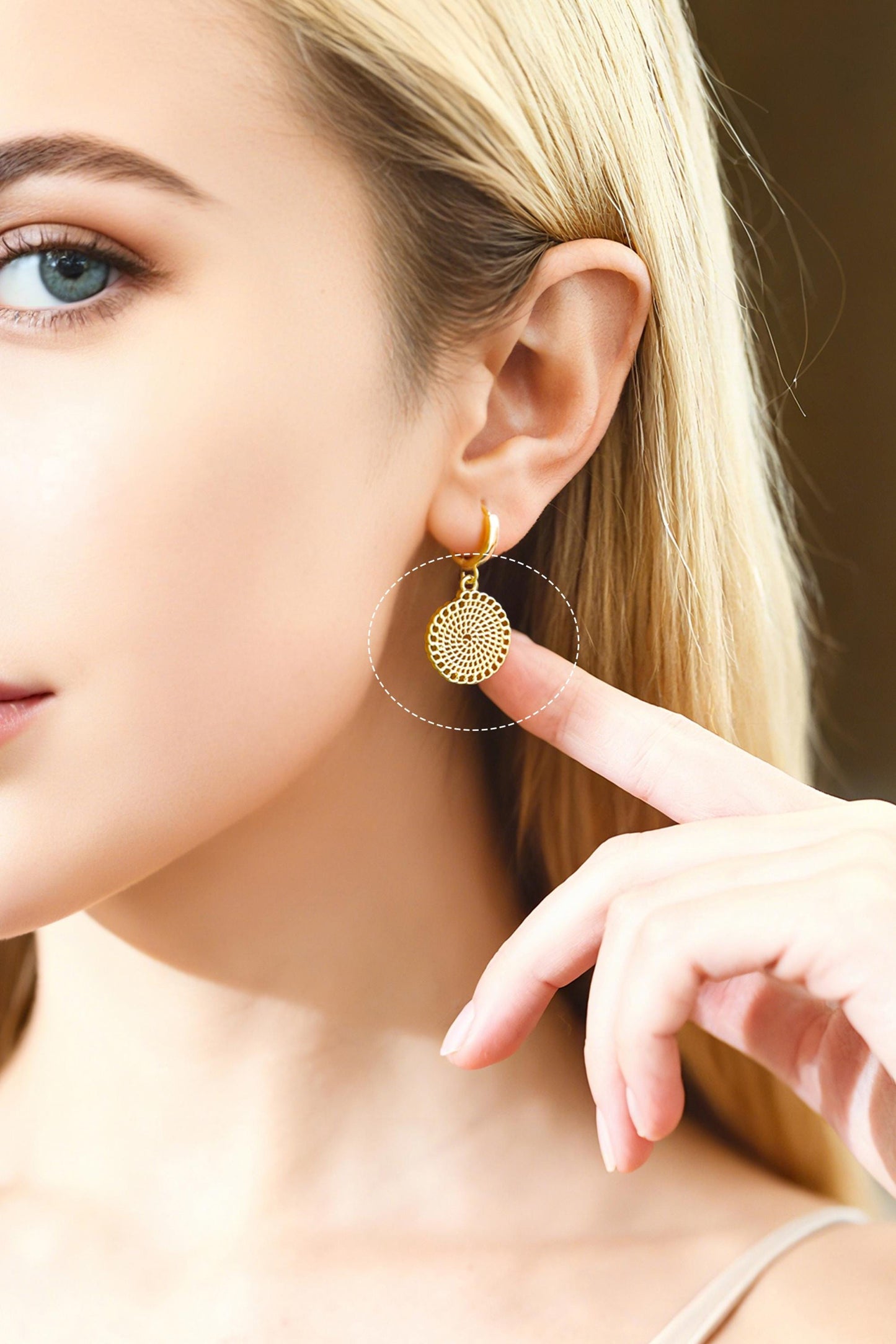 10pcs Gold Round Swirl Charms, Gold plated Brass, Hollow Spiral Pendants (GB-3596)