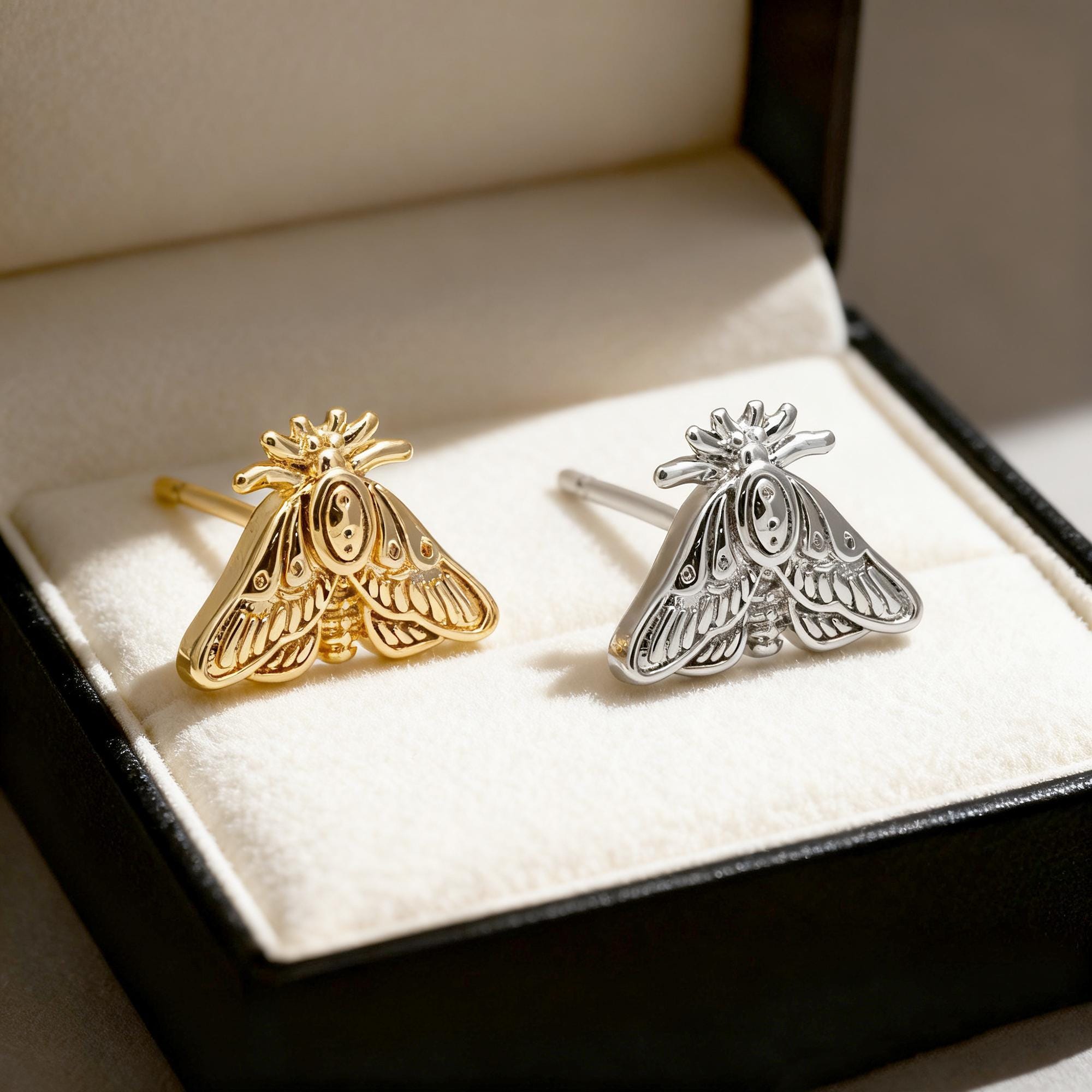 10pcs Gold / Silver Moth Earrings, Dianty Moth Earring Studs, Jewelry Supplies (GB-4686)