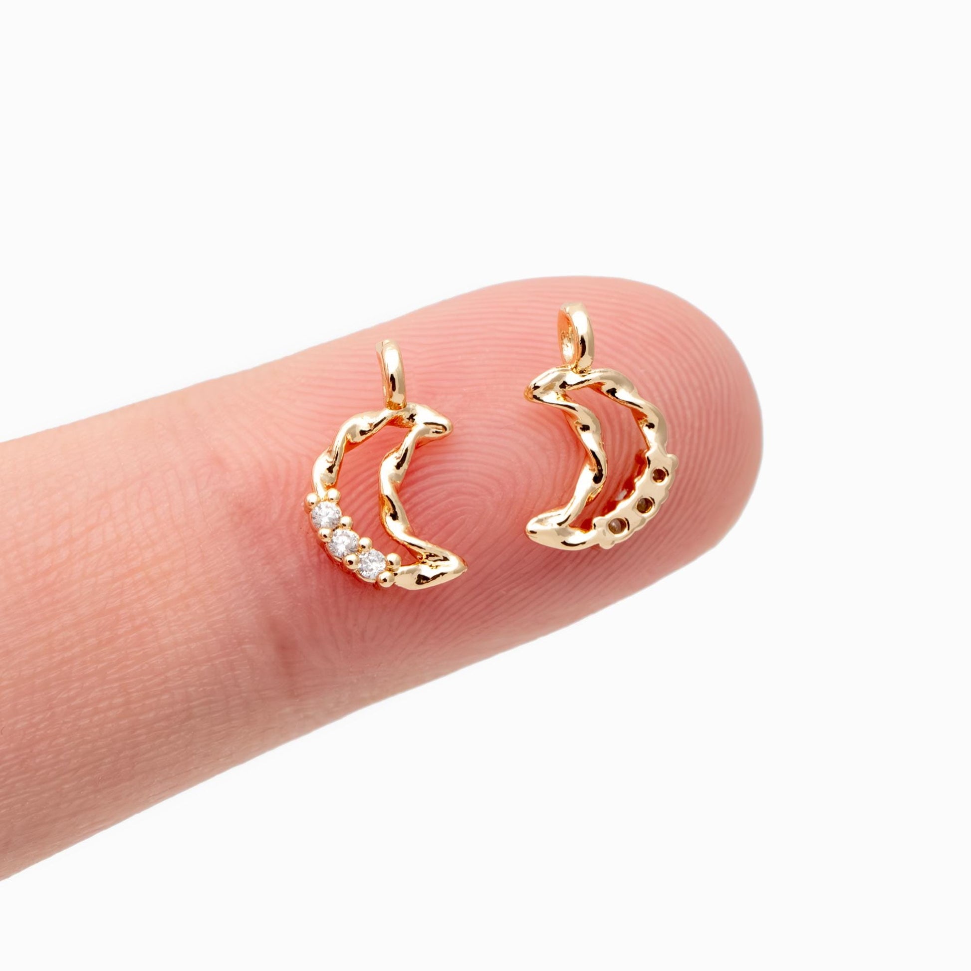 10pcs CZ pave Gold Moon Charm, 18K Gold plated Brass Moon Pendant (GB-618-J)