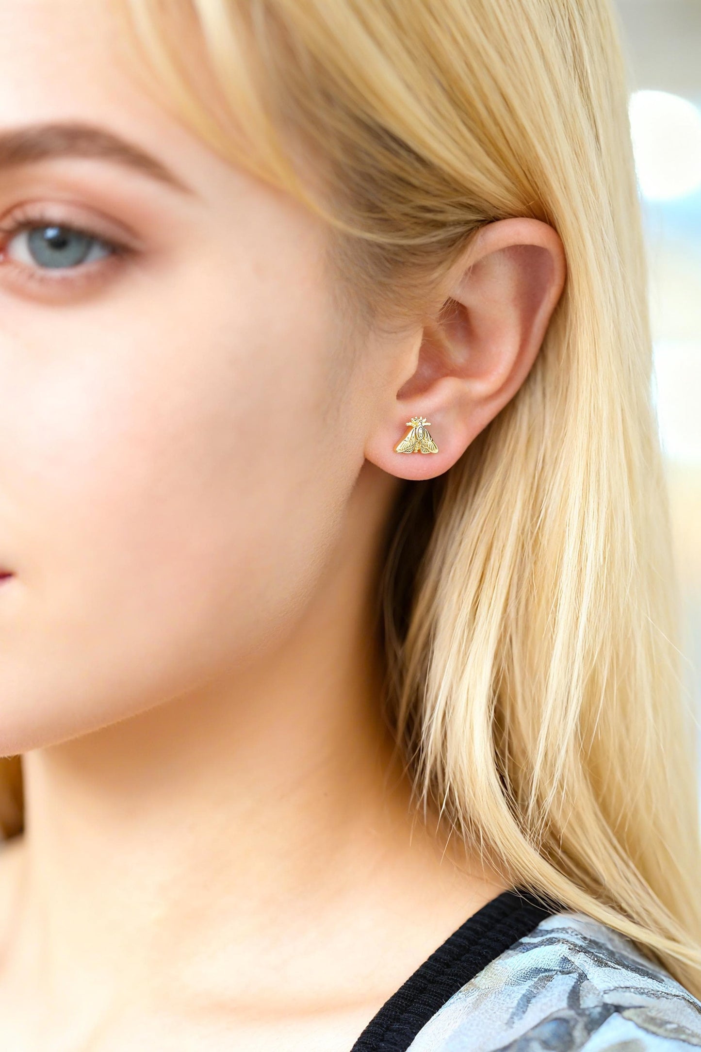 10pcs Gold / Silver Moth Earrings, Dianty Moth Earring Studs, Jewelry Supplies (GB-4686)