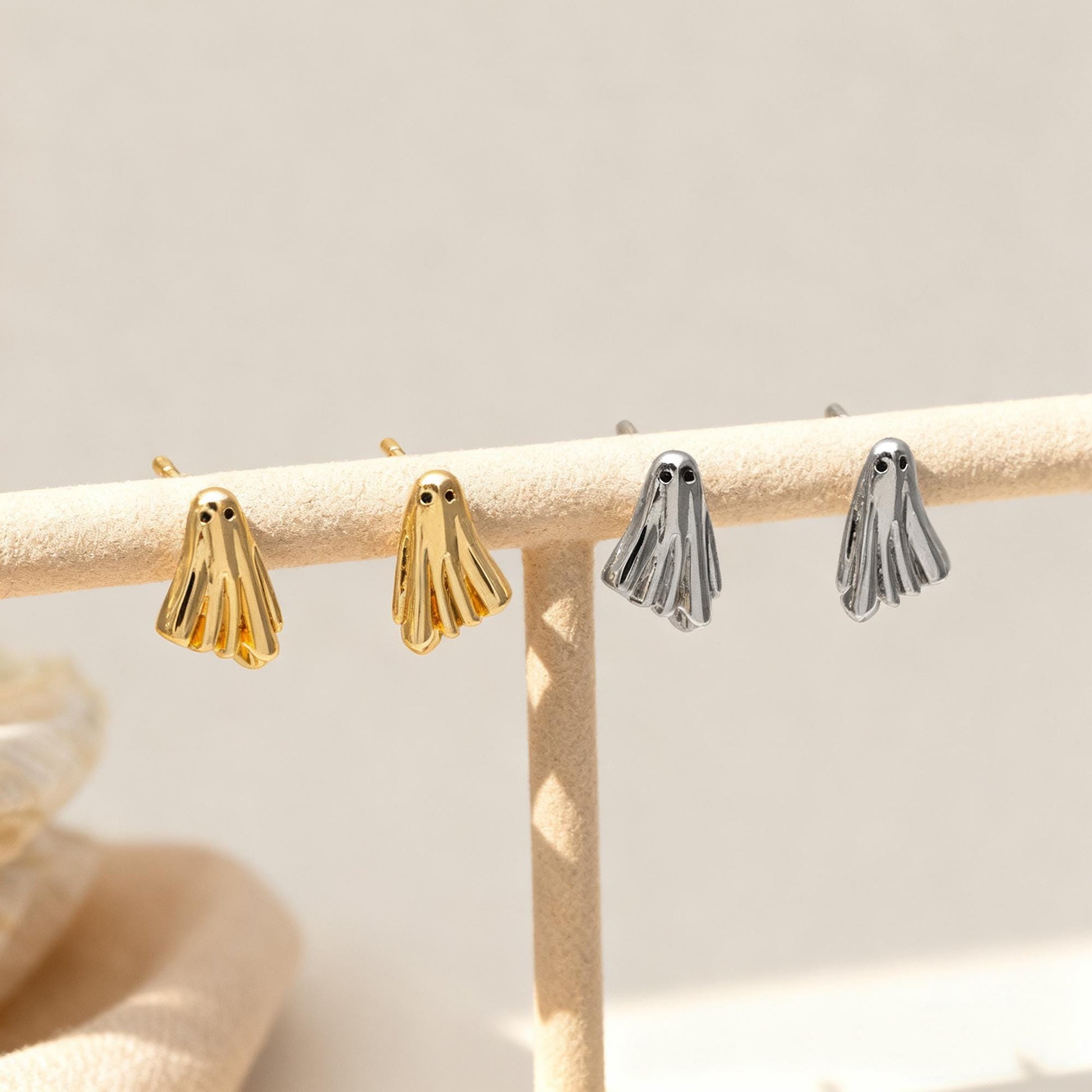 10pcs Gold Ghost Stud Earrings 11x7mm, Gold Plated Brass Minimalist Earrings (GB-4694)