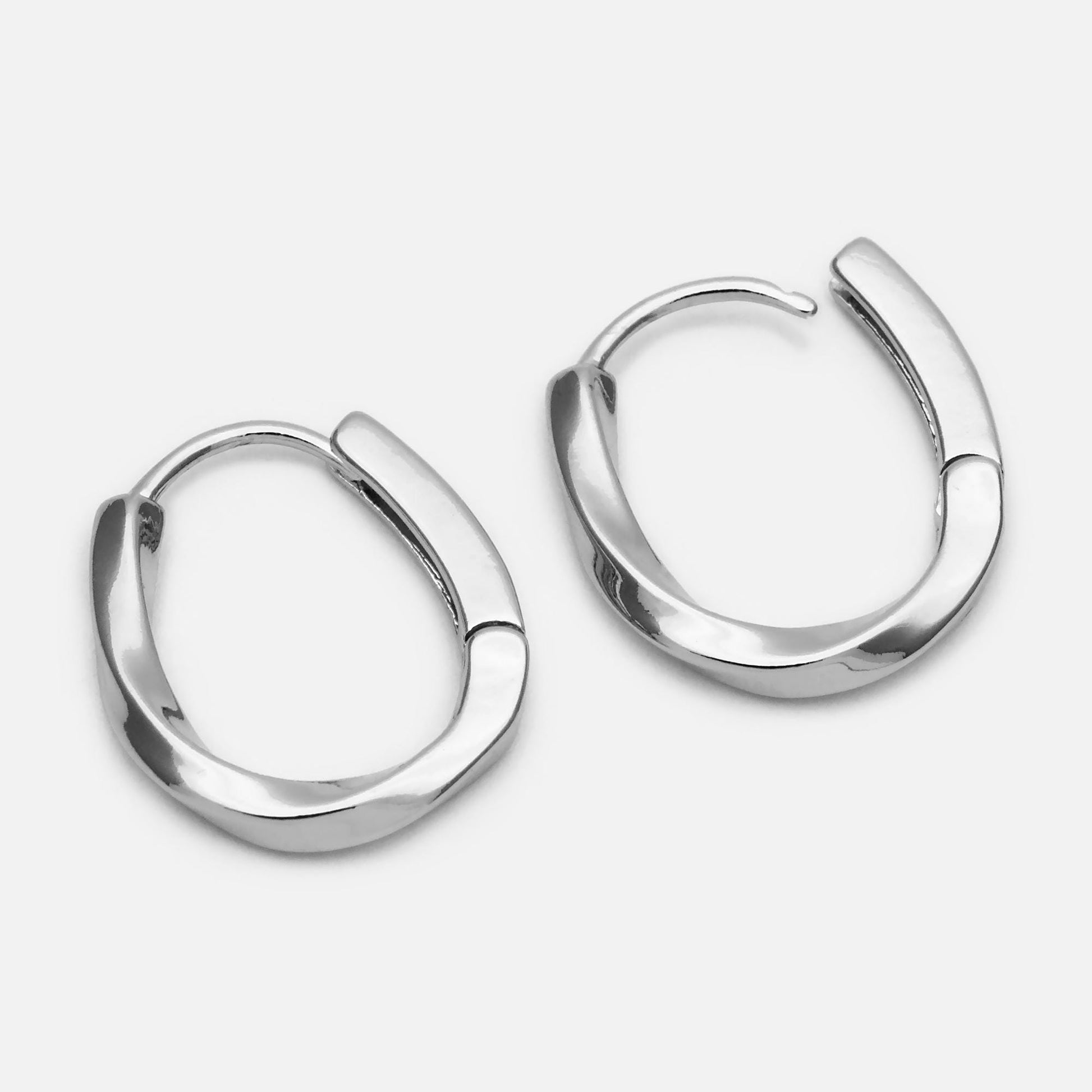 10pcs Gold/ Silver Twist Oval Earrings, Oval huggie earrings (GB-1656-E)