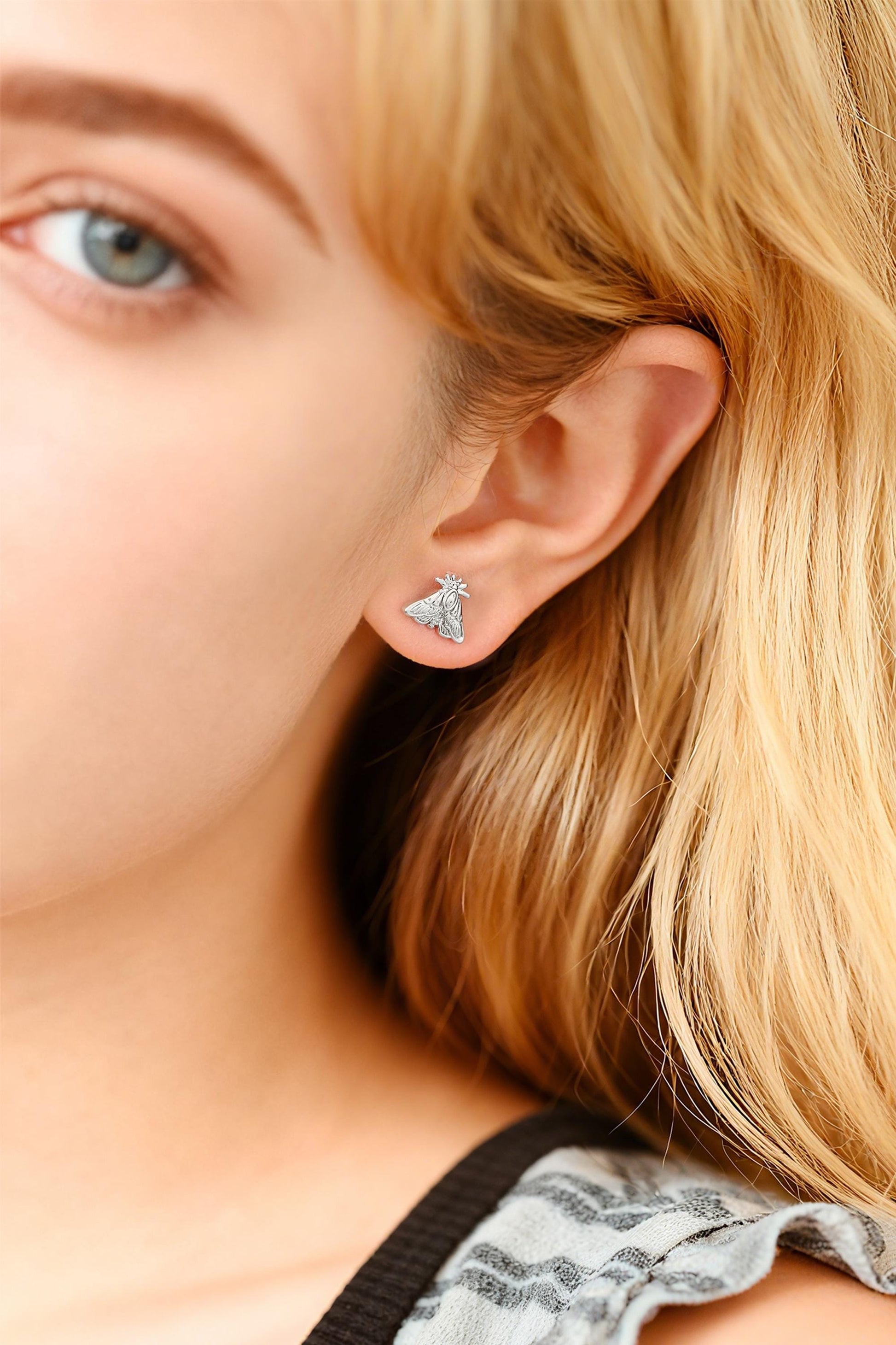 10pcs Gold / Silver Moth Earrings, Dianty Moth Earring Studs, Jewelry Supplies (GB-4686)