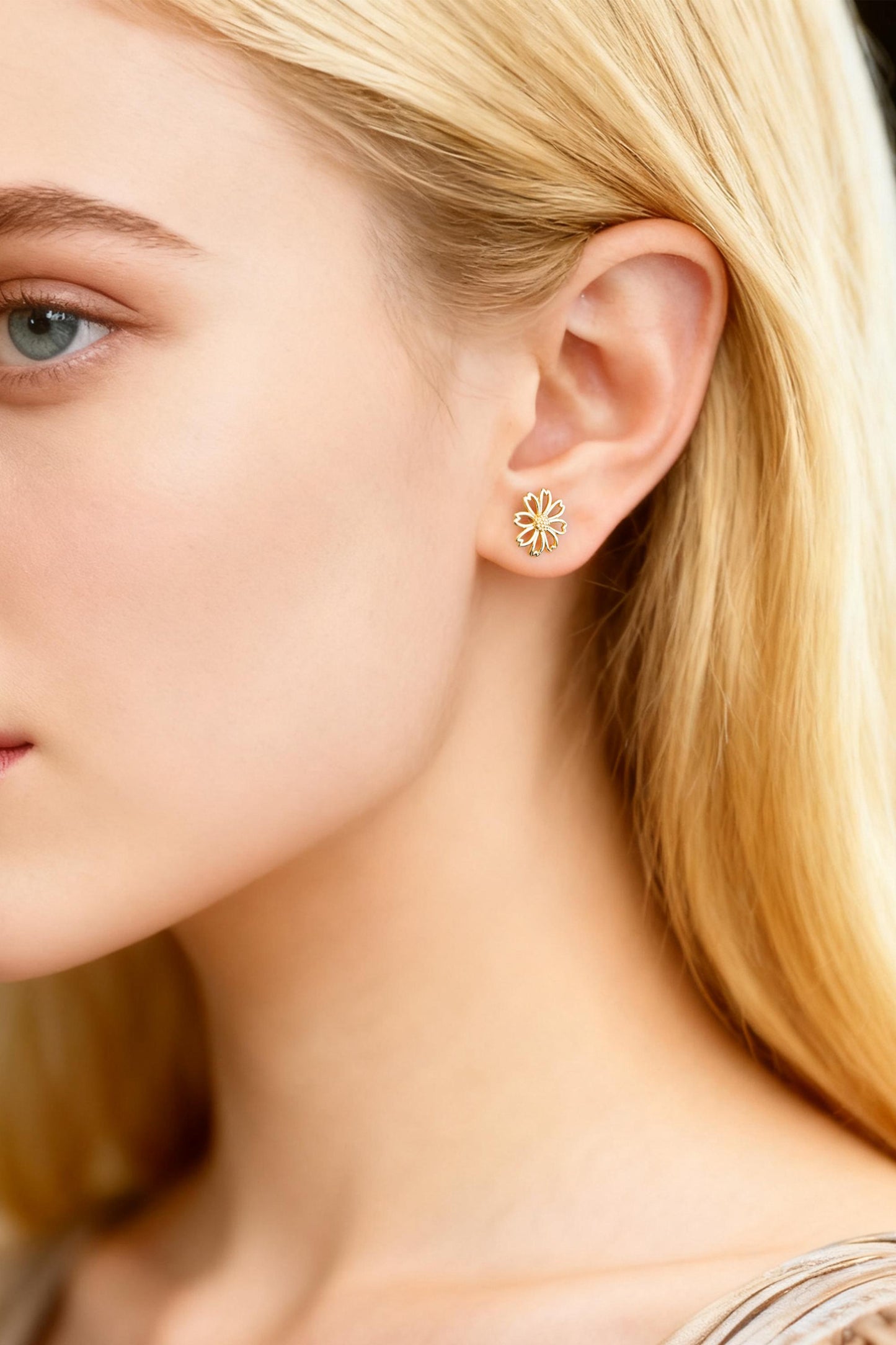 10pcs Gold Flower Earring, 9mm, Gold Plated Brass Daisy Stud Earrings, DIY Ear Findings (GB-3946)