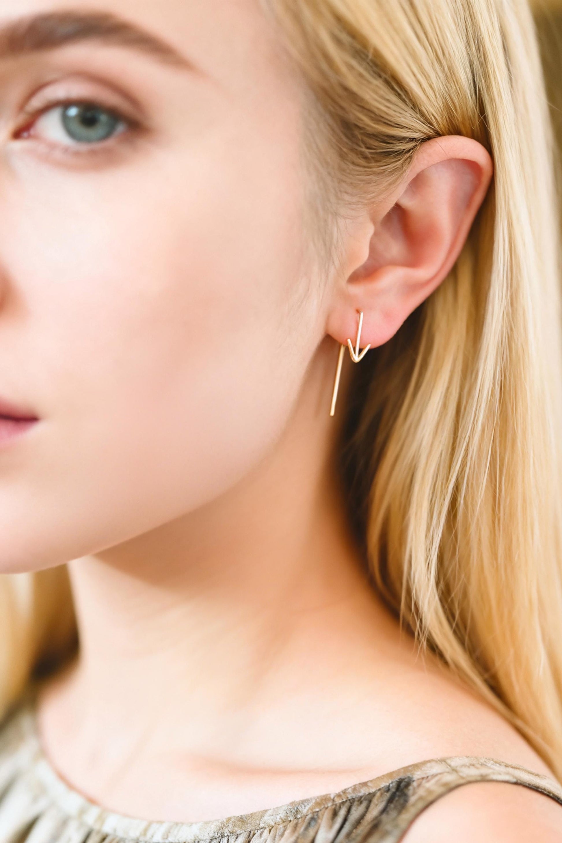 10pcs Gold Arrow Earring Hooks, 18K Gold Plated Brass, Simple Earwire Earrings (GB-4605)