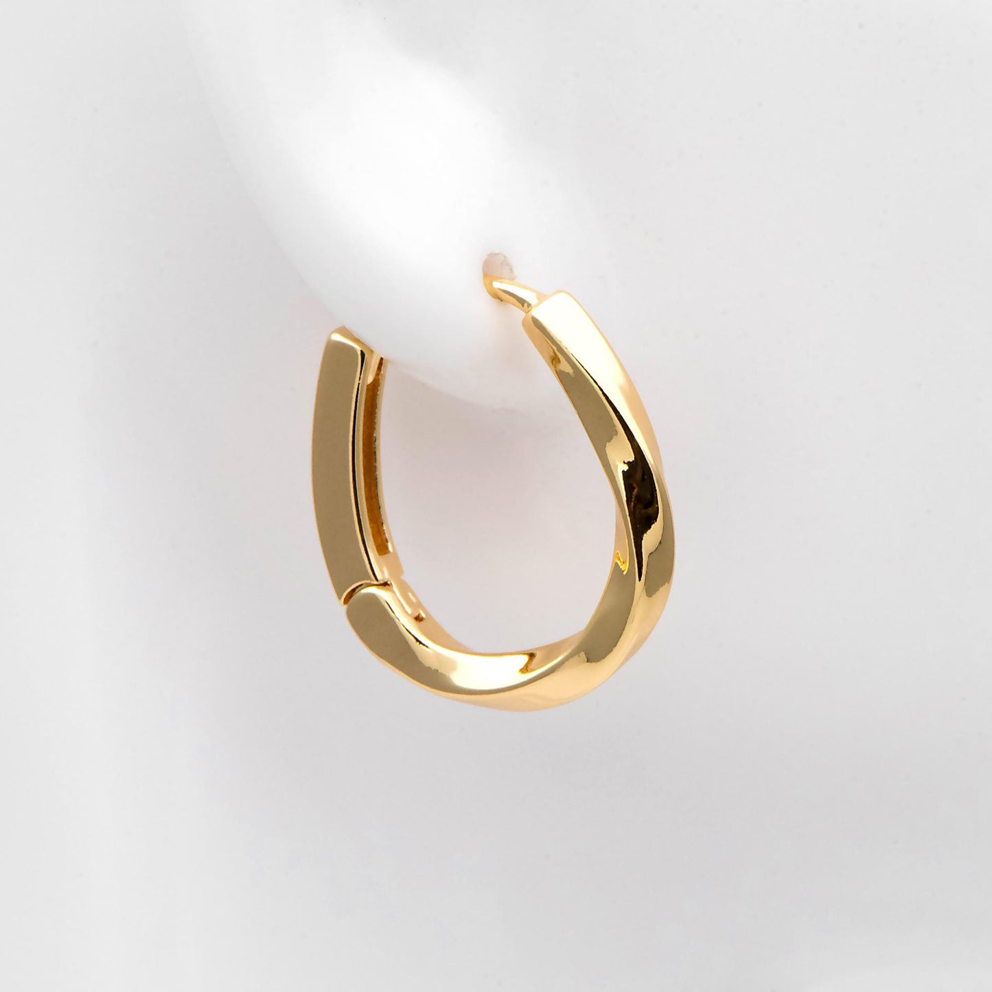 10pcs Gold Twist Oval Earrings, Oval huggie earrings (GB-2210)