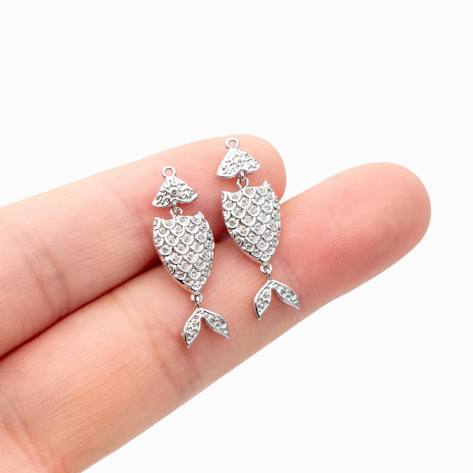 4pcs Gold/ Silver Tone Fish Charms, Gold/ Rhodium Plated Brass, Fish Pendants (GB-2936-C)