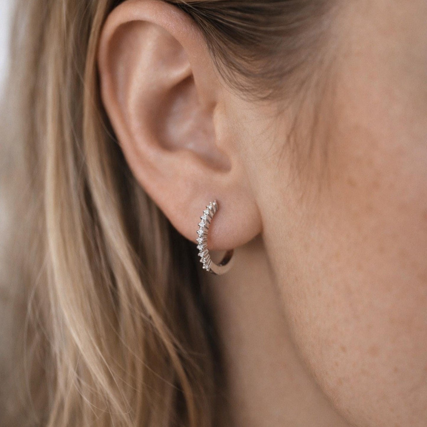 4pcs CZ Pave Gold/ Silver Ear Hoop, 18K Gold/ Rhodium plated Brass Huggie Earrings 16mm (GB-4728)