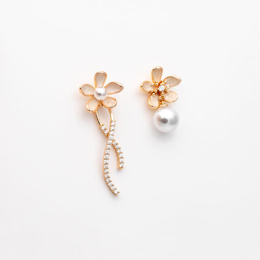 4pcs CZ Pave Gold Enamel Asymmetrical Floral Glass Pearl Earrings (GB-4356)