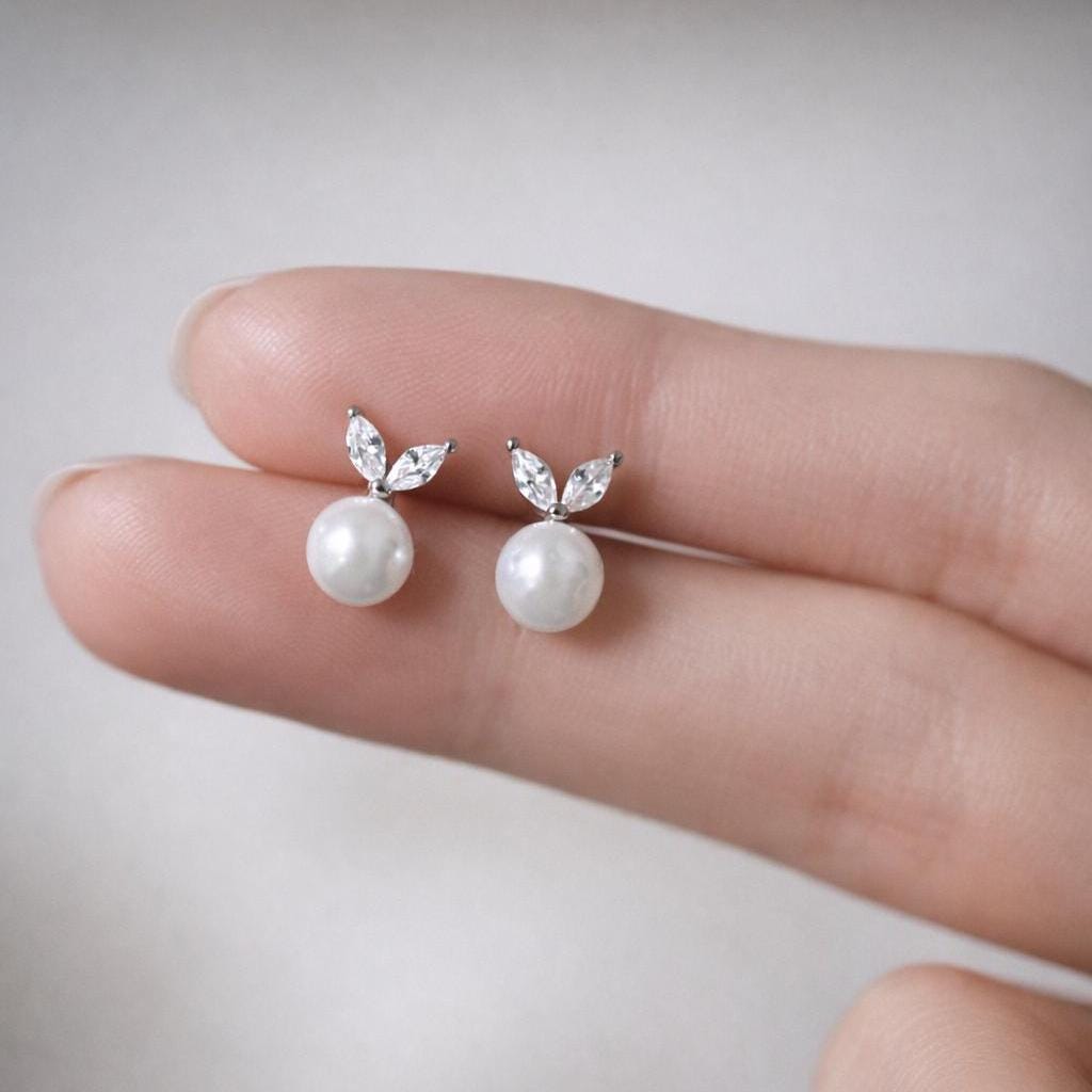 4pcs Gold/ Silver tone CZ Pave Leaf Glass Pearl Earrings (#GB-4341)