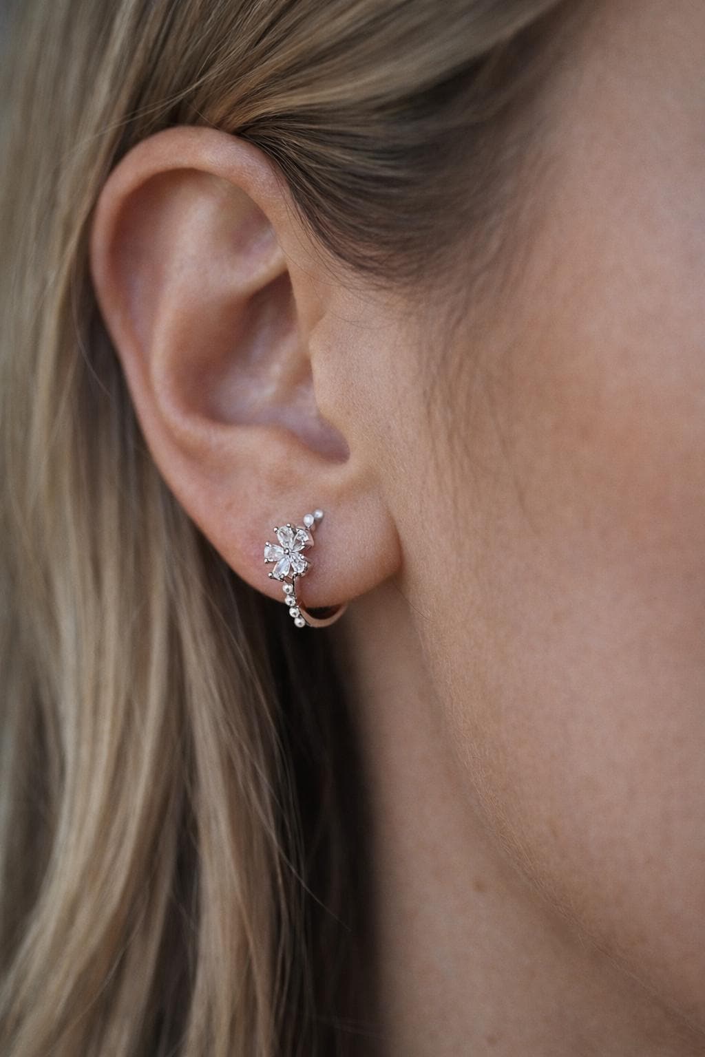 4pcs CZ Pave Gold/ Silver Flower Hoop Earrings, Faux Pearl Earrings, Dainty Huggie Earrings, Minimalist Earrings (GB-4739)