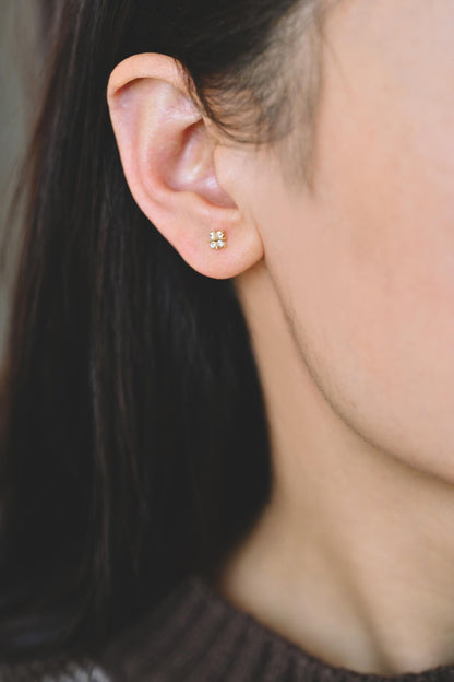 10pcs CZ Pave Flower Ear Posts: 18K Gold Plated Brass Stud Earrings (GB-3395)