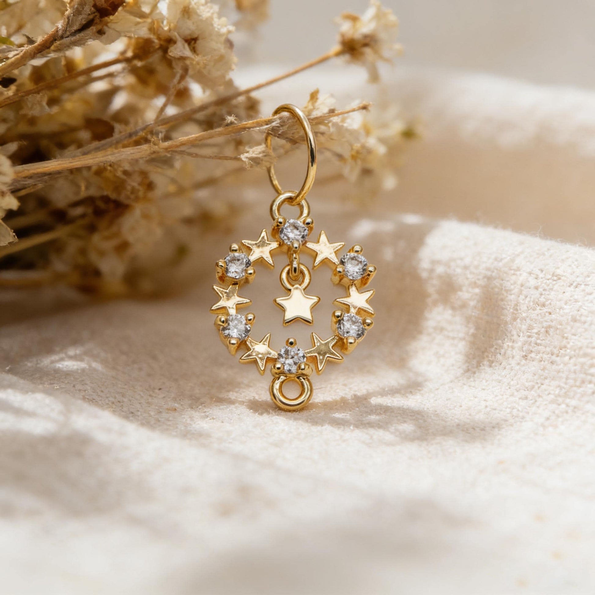 4pcs CZ Pave Gold Circle Charm Connectors 13x18mm, 18K Gold plated Brass, Christmas Ring Pendants with Star (GB-713-L)