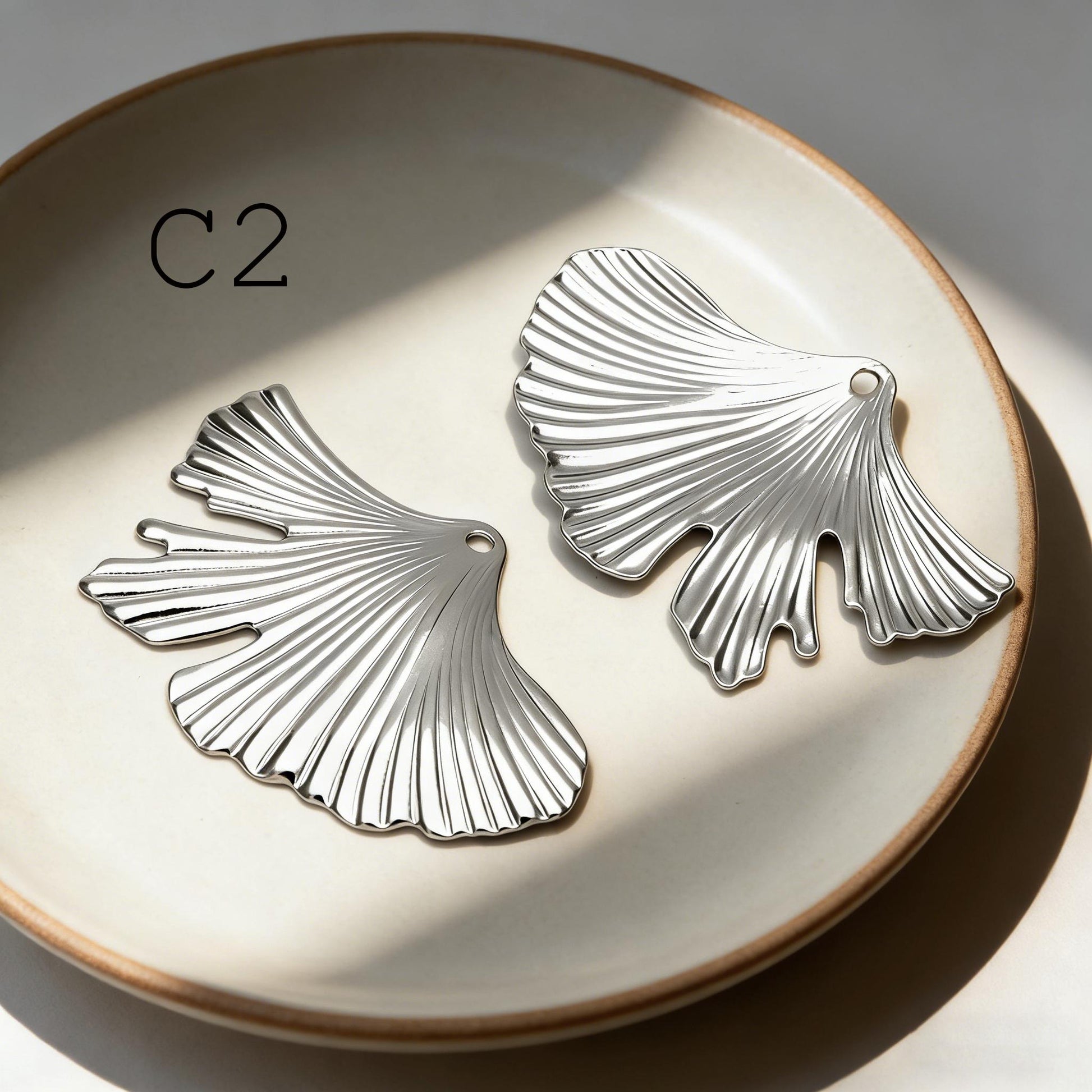10pcs Gold/ Silver Tone Leaf Charm Pendants, Gold/ Rhodium plated Brass, Lead Nickel Free (GB-3057)