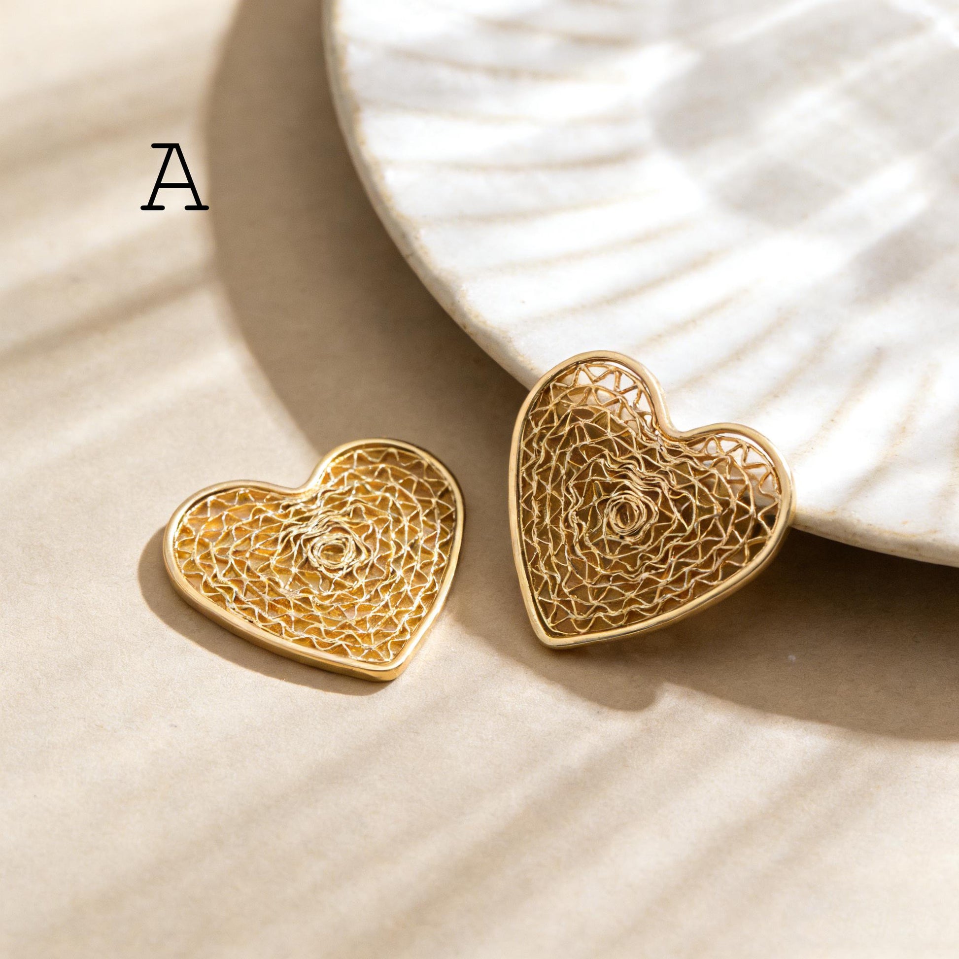 4pcs Gold/ Silver Tone Heart Pendants, 18K Gold/ Rhodium plated Brass, Dainty Heart Charms (GB-1964)