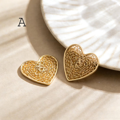 4pcs Gold/ Silver Tone Heart Pendants, 18K Gold/ Rhodium plated Brass, Dainty Heart Charms (GB-1964)