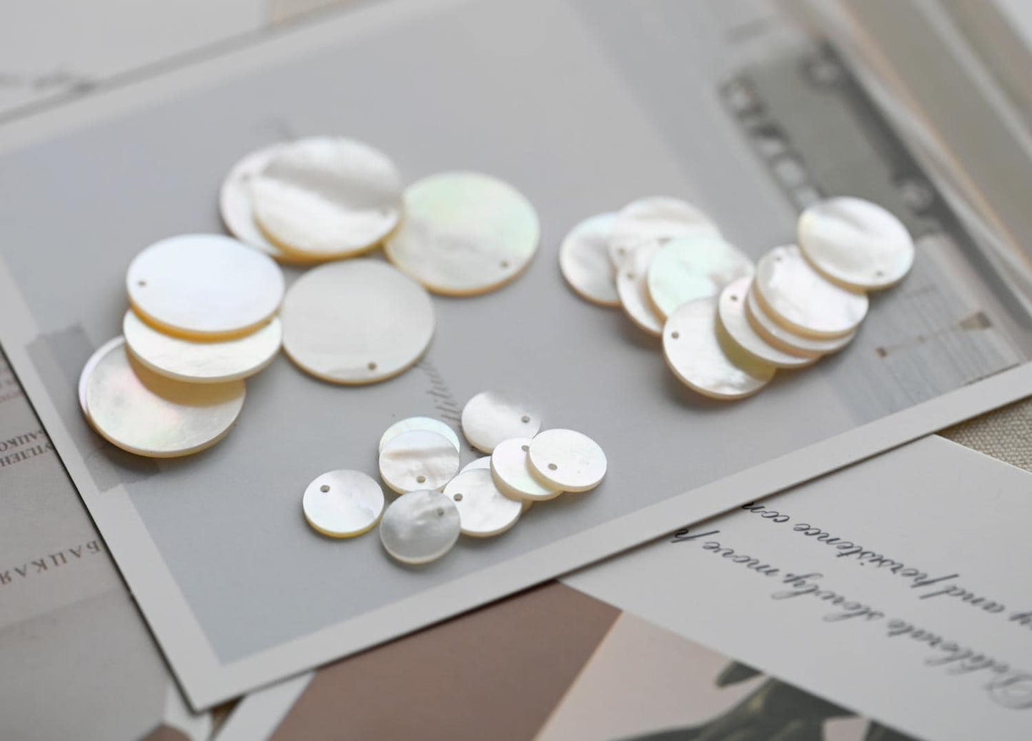 10pcs White Mother of Pearl Coin Charms, Round Disc MOP Shell Pendants 10/ 15/ 20mm (BK-003-A)
