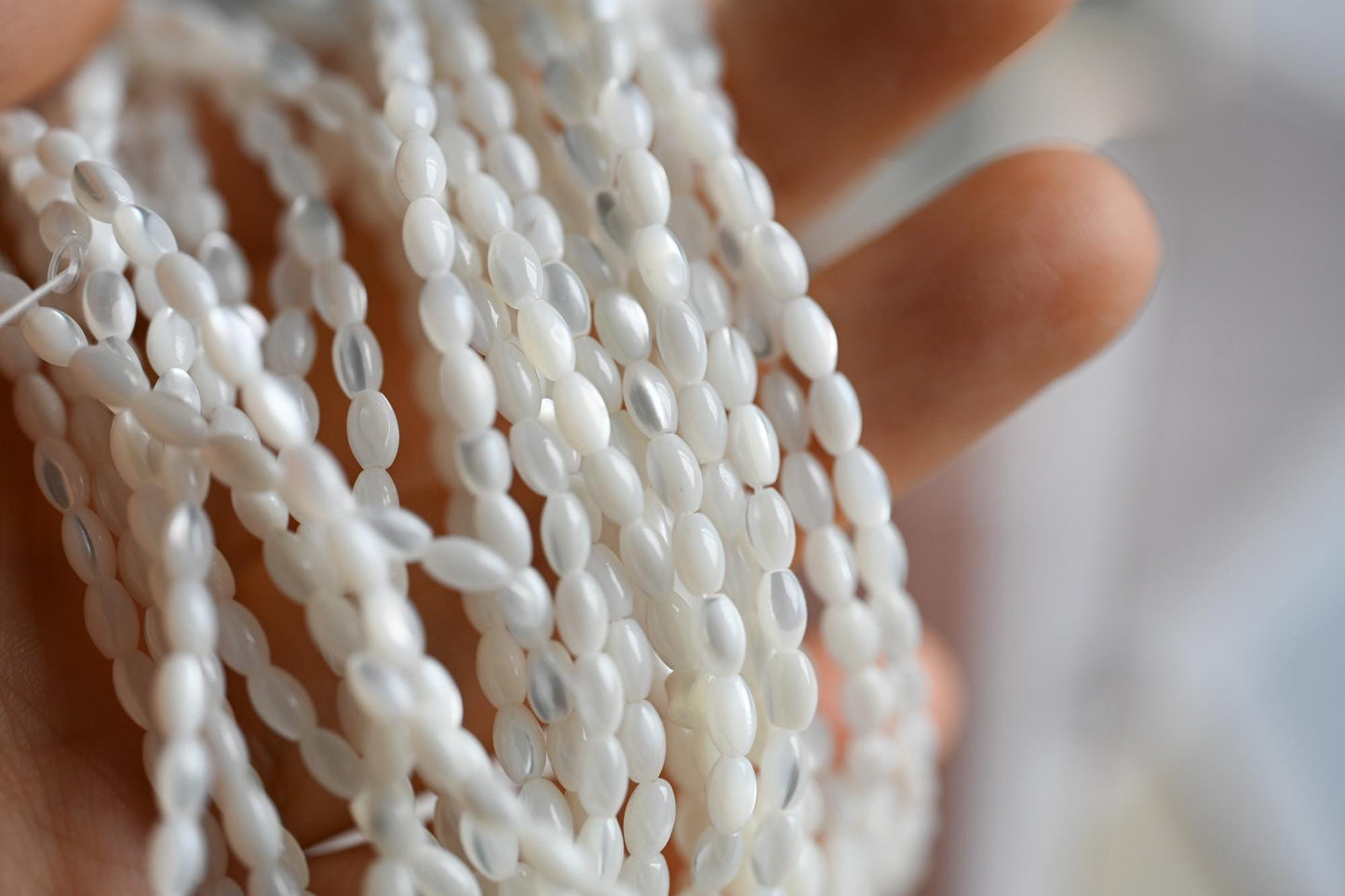 White Mother of Pearl Shell Oval Beads 3x5/ 4x6mm -(BK-008) Full strand