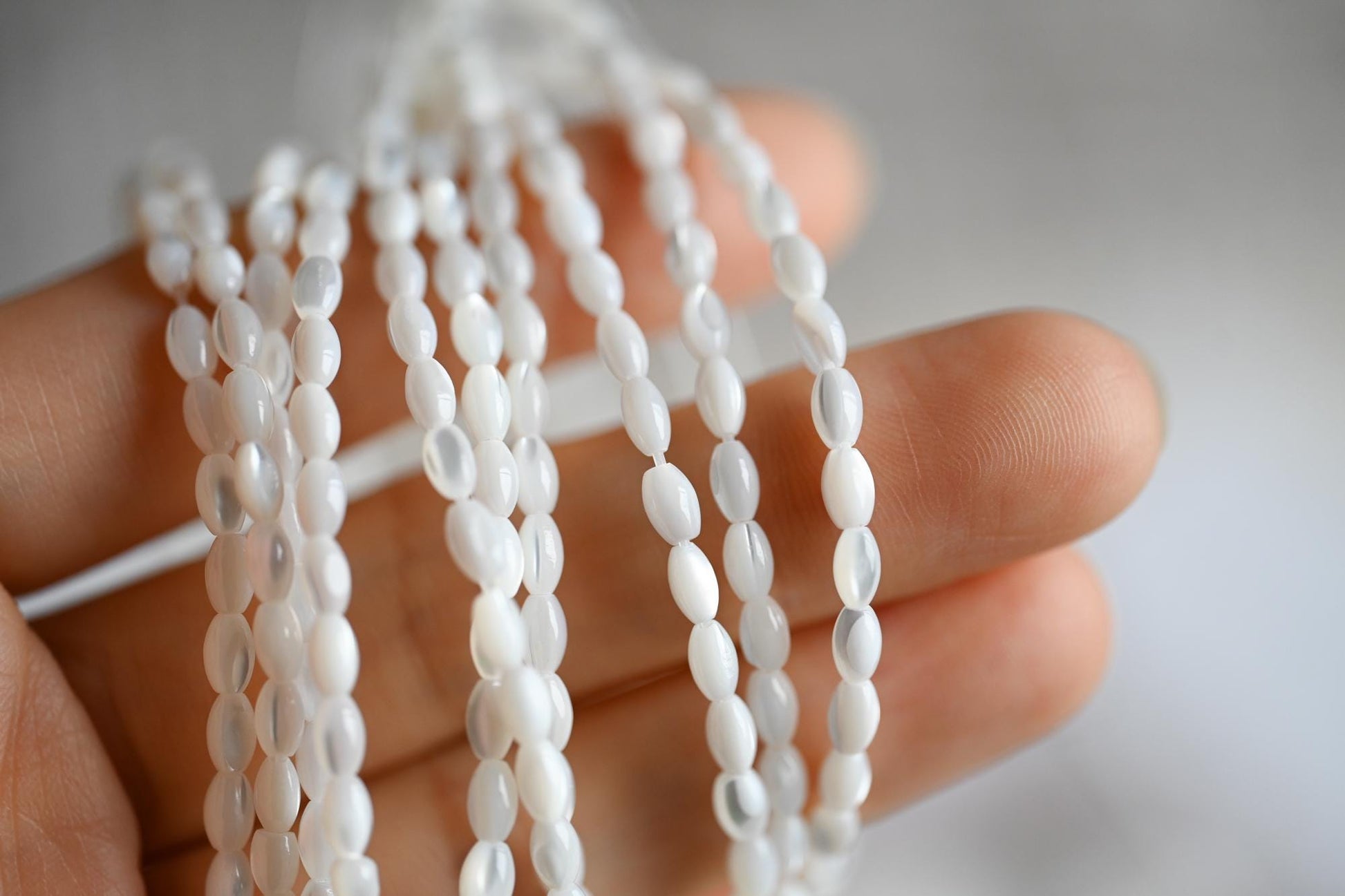 White Mother of Pearl Shell Oval Beads 3x5/ 4x6mm -(BK-008) Full strand