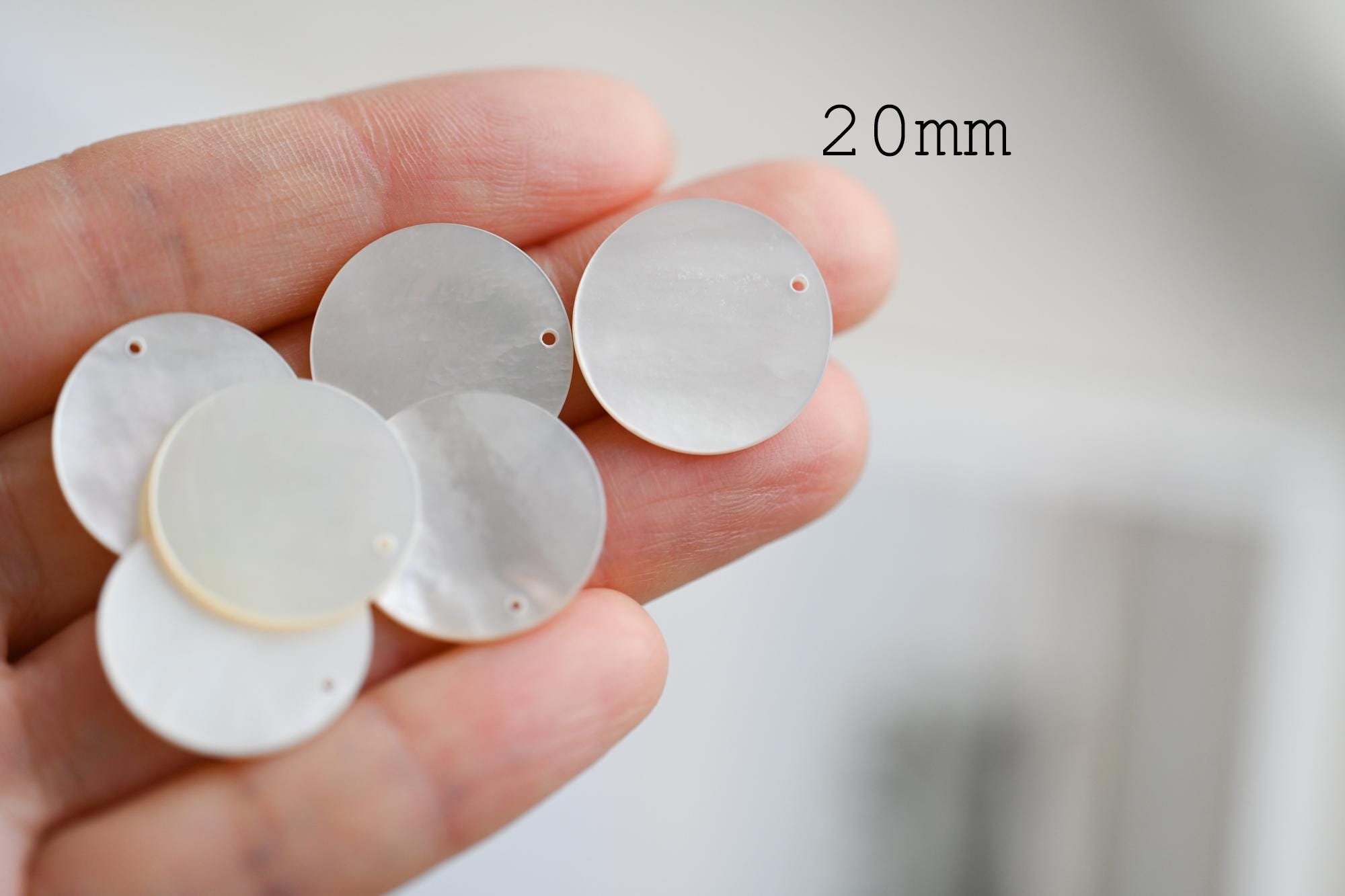 10pcs White Mother of Pearl Coin Charms, Round Disc MOP Shell Pendants 10/ 15/ 20mm (BK-003-A)