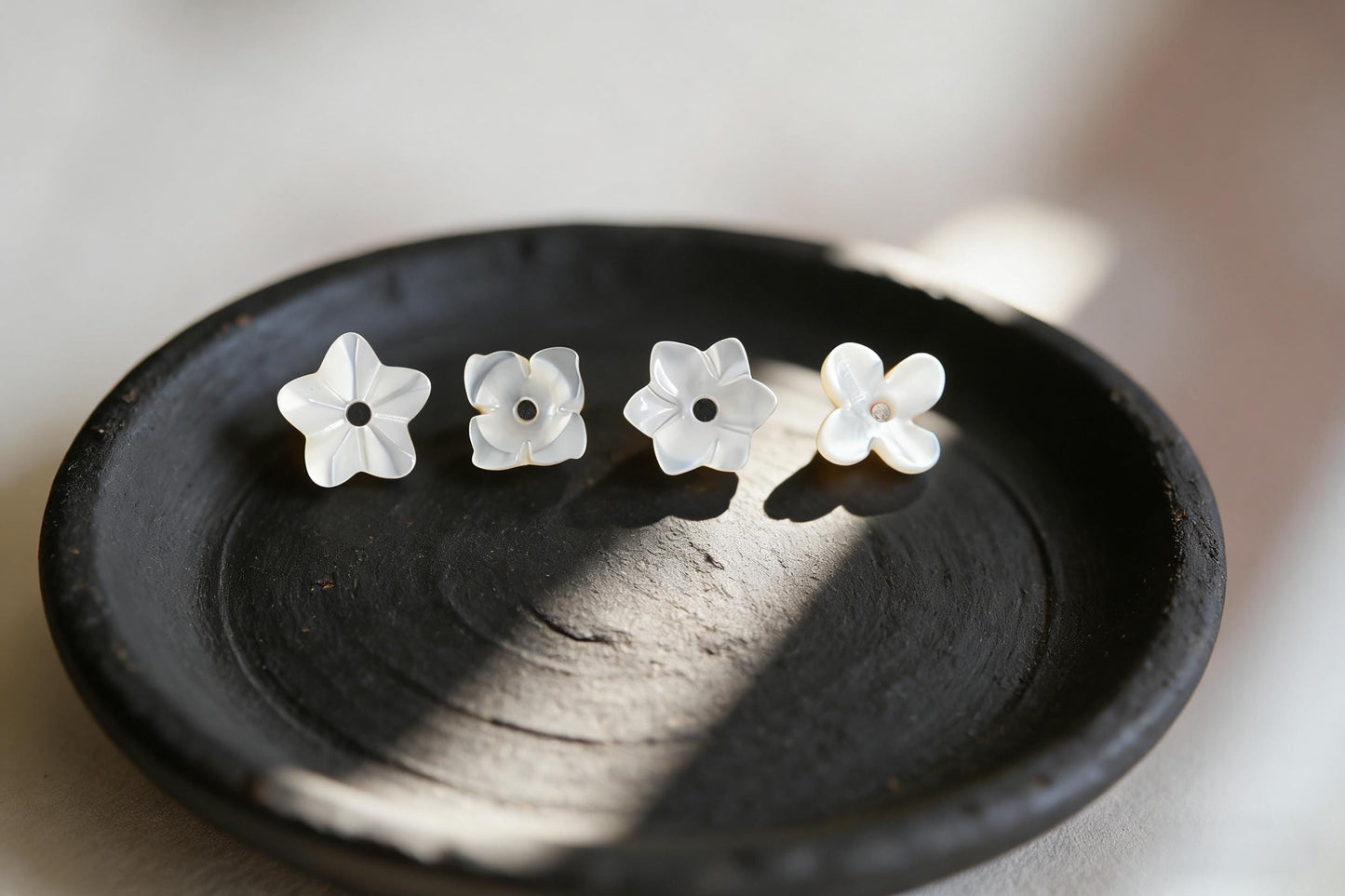 10pcs Mini Shell Flower Beads 6mm, Mother of Pearl Tiny Floral Cabochons, Bridal DIY Accessories Bulk (BK-002)