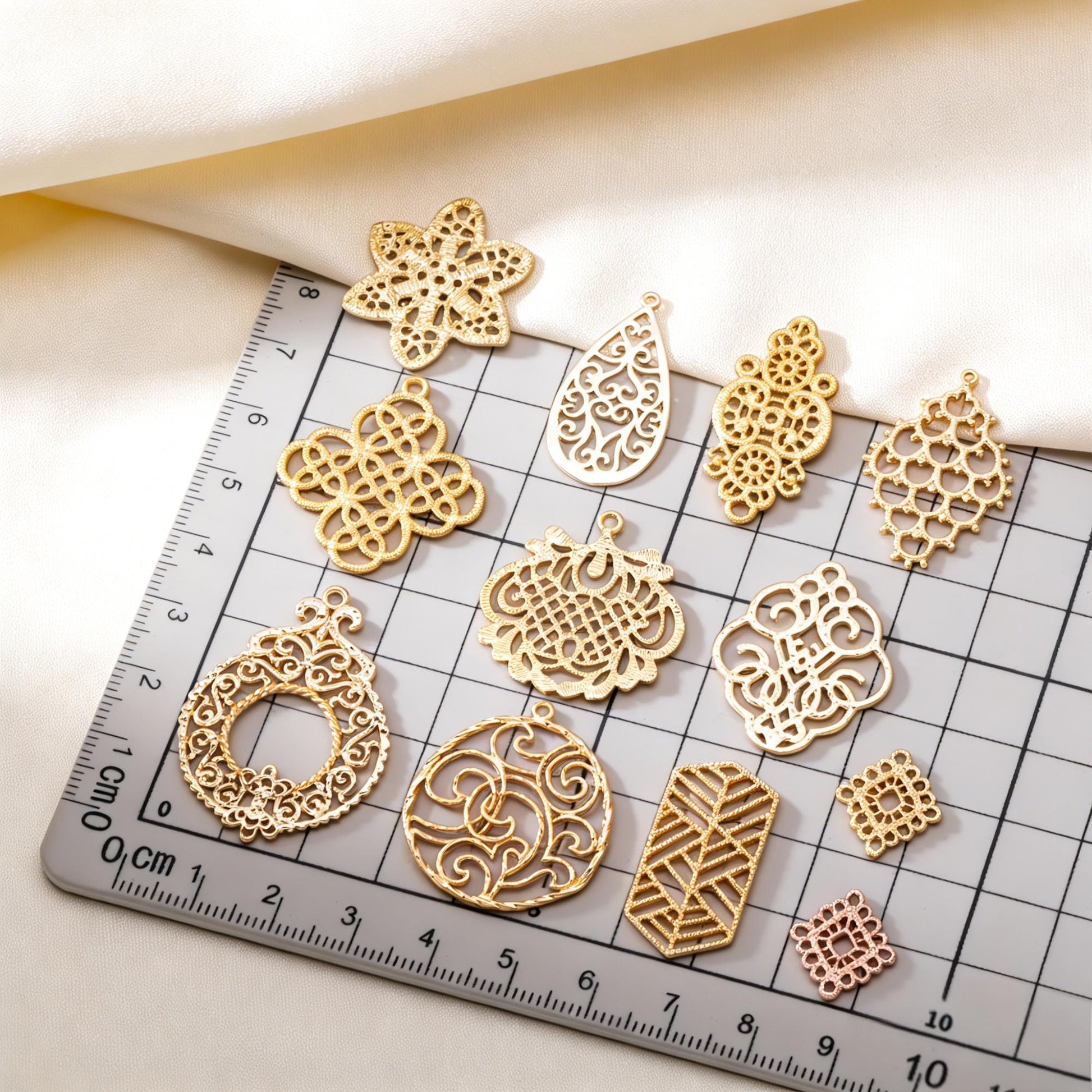 10pcs Gold plated Brass Filigree Charm Pendants, Earring Findings, Jewelry Making, Diy Material, Jewelry Supplies (GB-890)