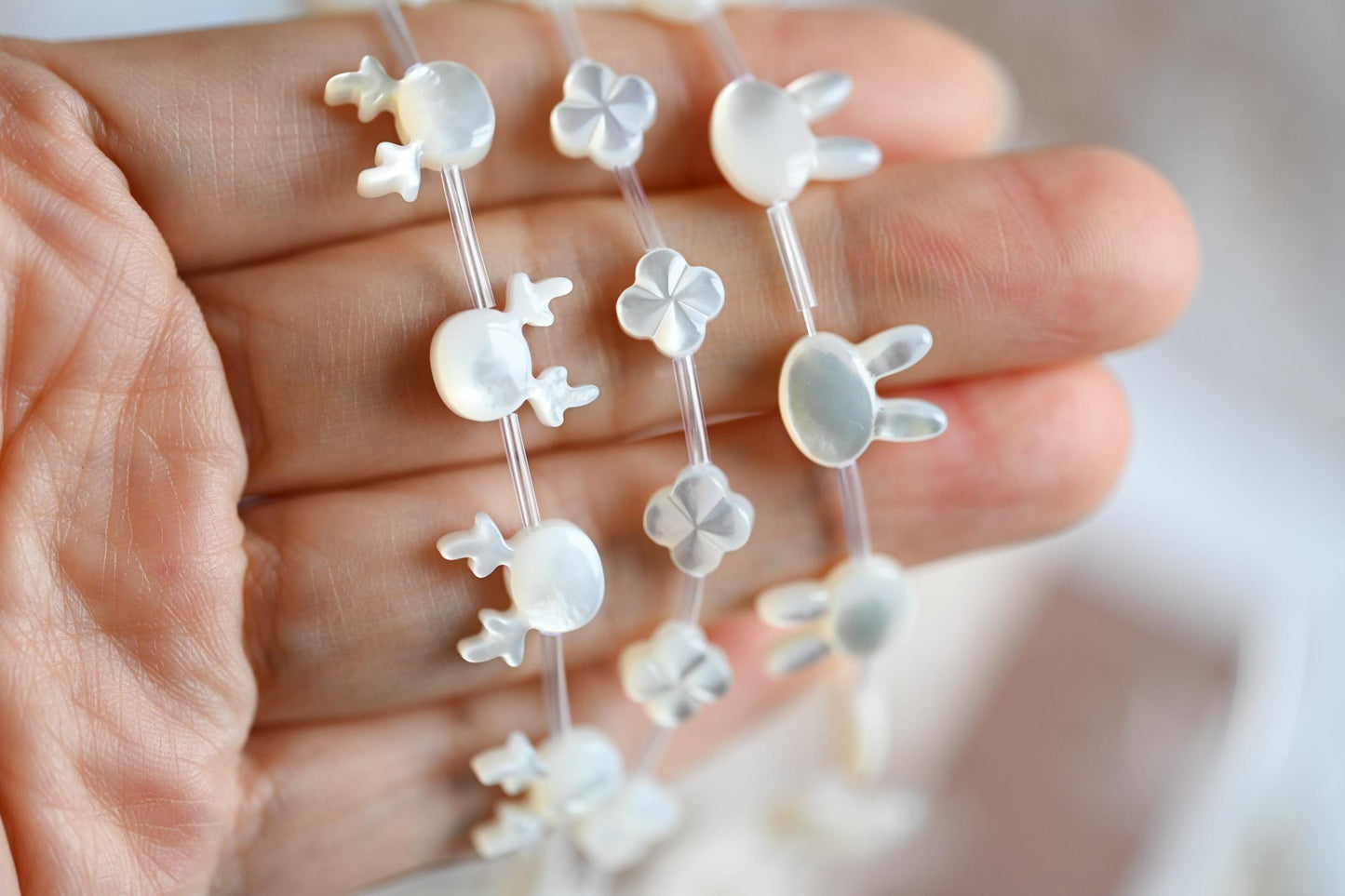 4pcs Double-Sided Shell Beads, Carved Mother of Pearl Beads for DIY Necklace, Handmade Jewelry (BK-005)