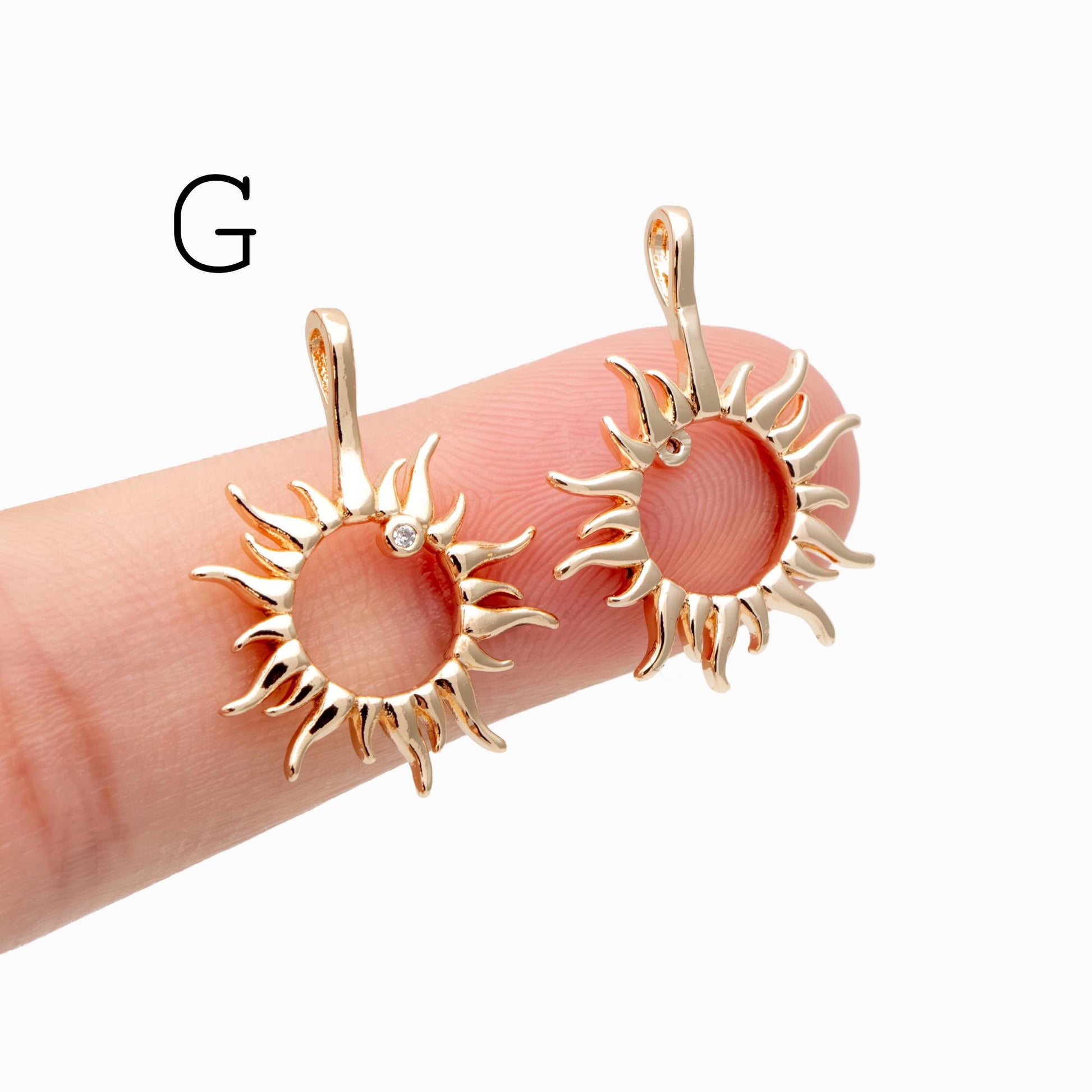 4pcs Gold Sun Charms , 18K Gold plated Brass, Sun Pendants Wholesale (GB-1311)