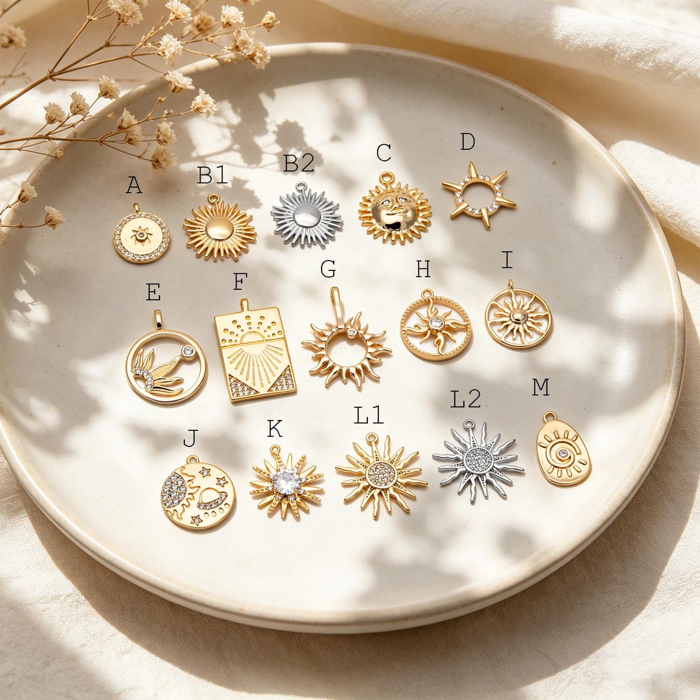 4pcs Gold Sun Charms , 18K Gold plated Brass, Sun Pendants Wholesale (GB-1311)