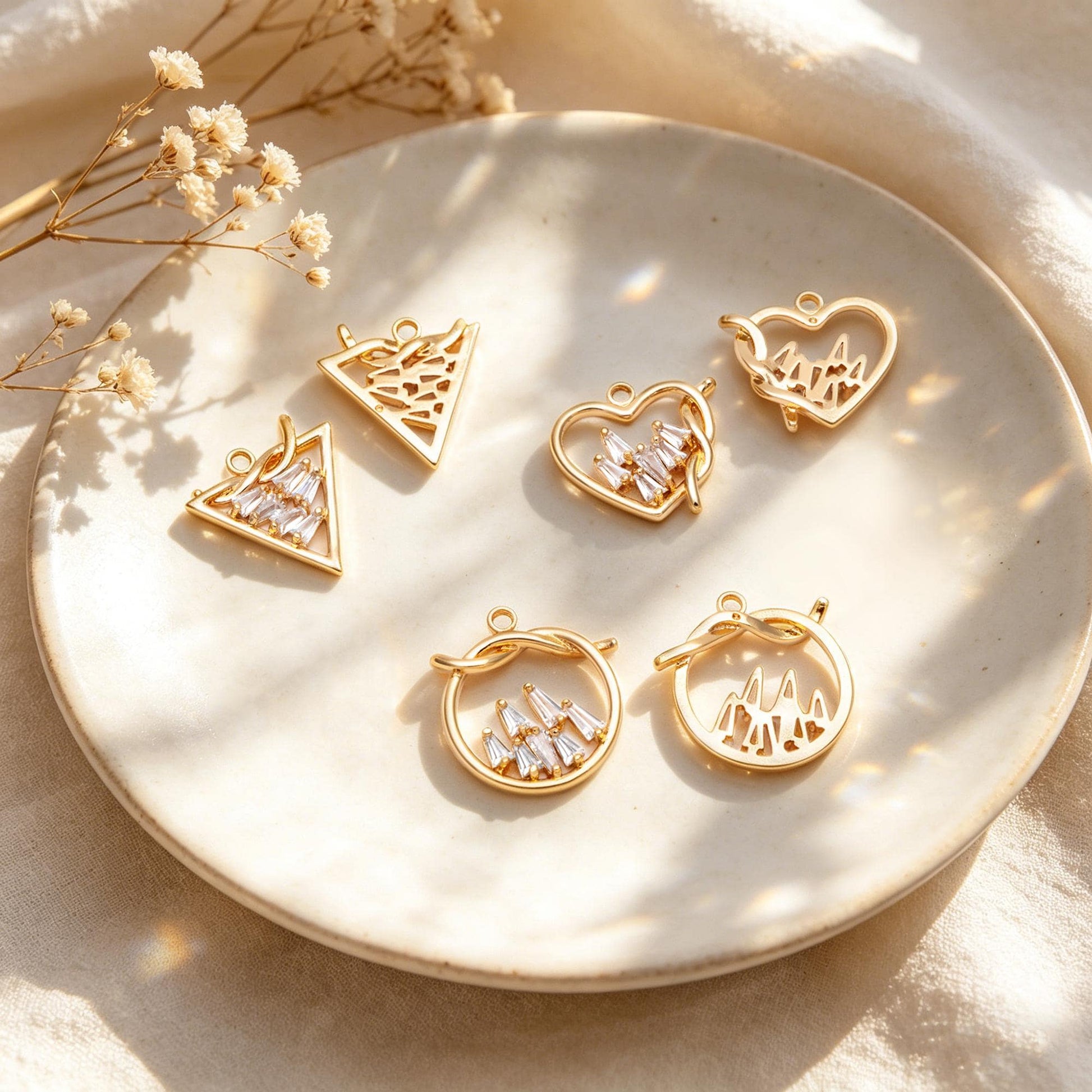 4pcs Gold Knot Triangle/ Circle/ Heart Charms, Earring Findings, Jewelry Making, Diy Material, Jewelry Supplies (GB-2125)