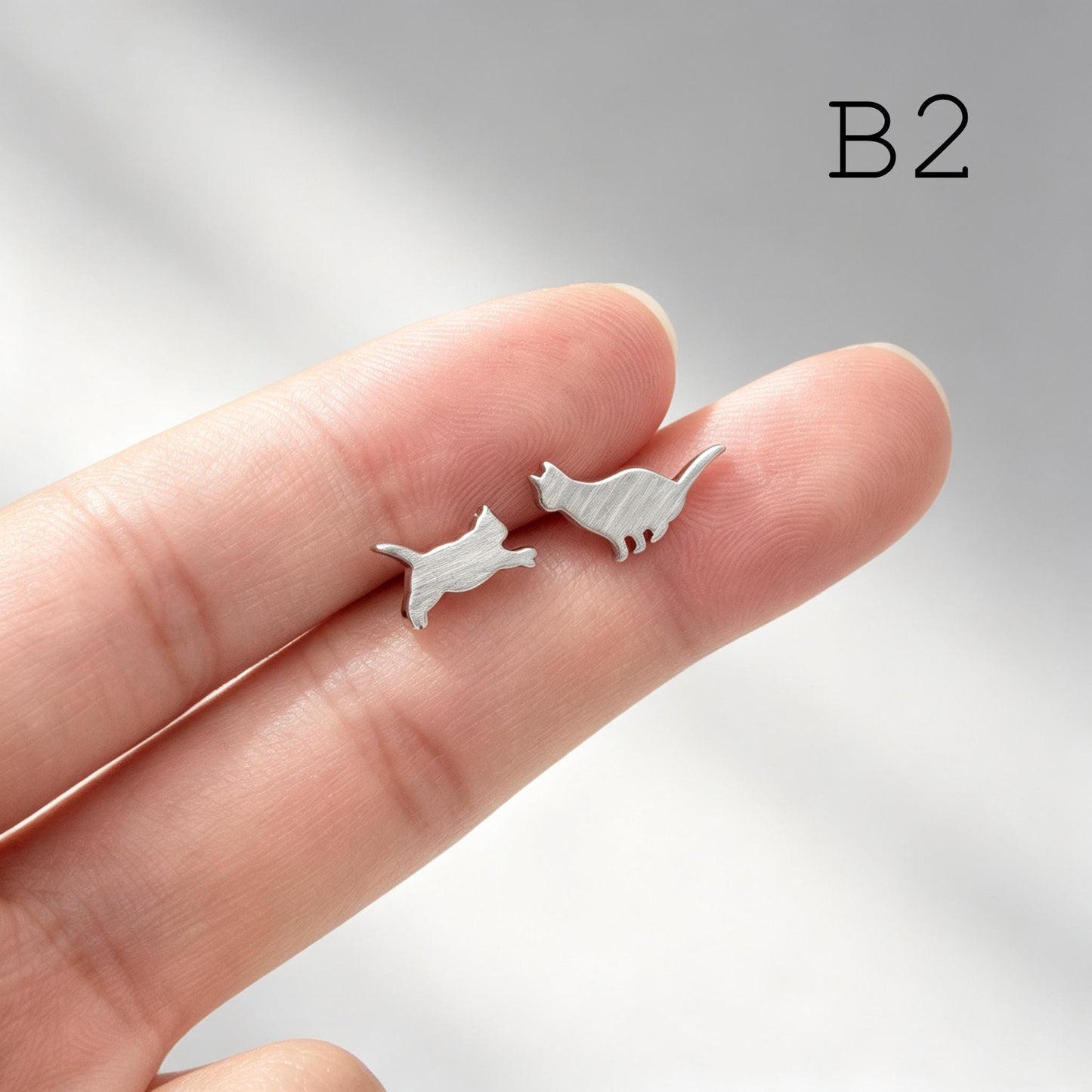 10pcs Cat Asymmetry Earrings, Gold/ Rhodium plated Brass, Pet Animal Stud Earrings (GB-4094)