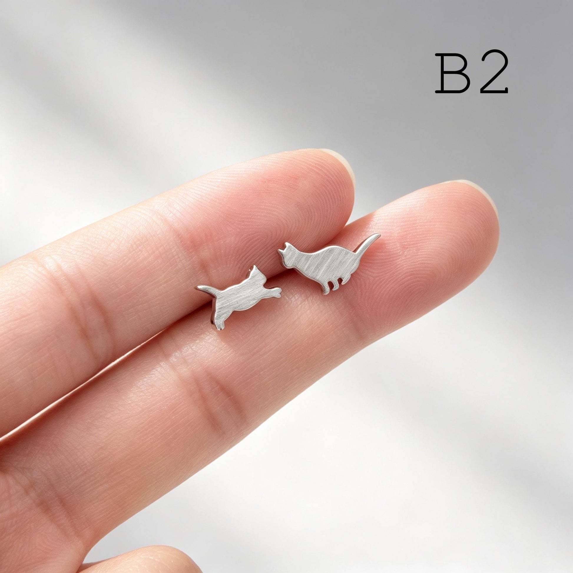 10pcs Cat Asymmetry Earrings, Gold/ Rhodium plated Brass, Pet Animal Stud Earrings (GB-4094)