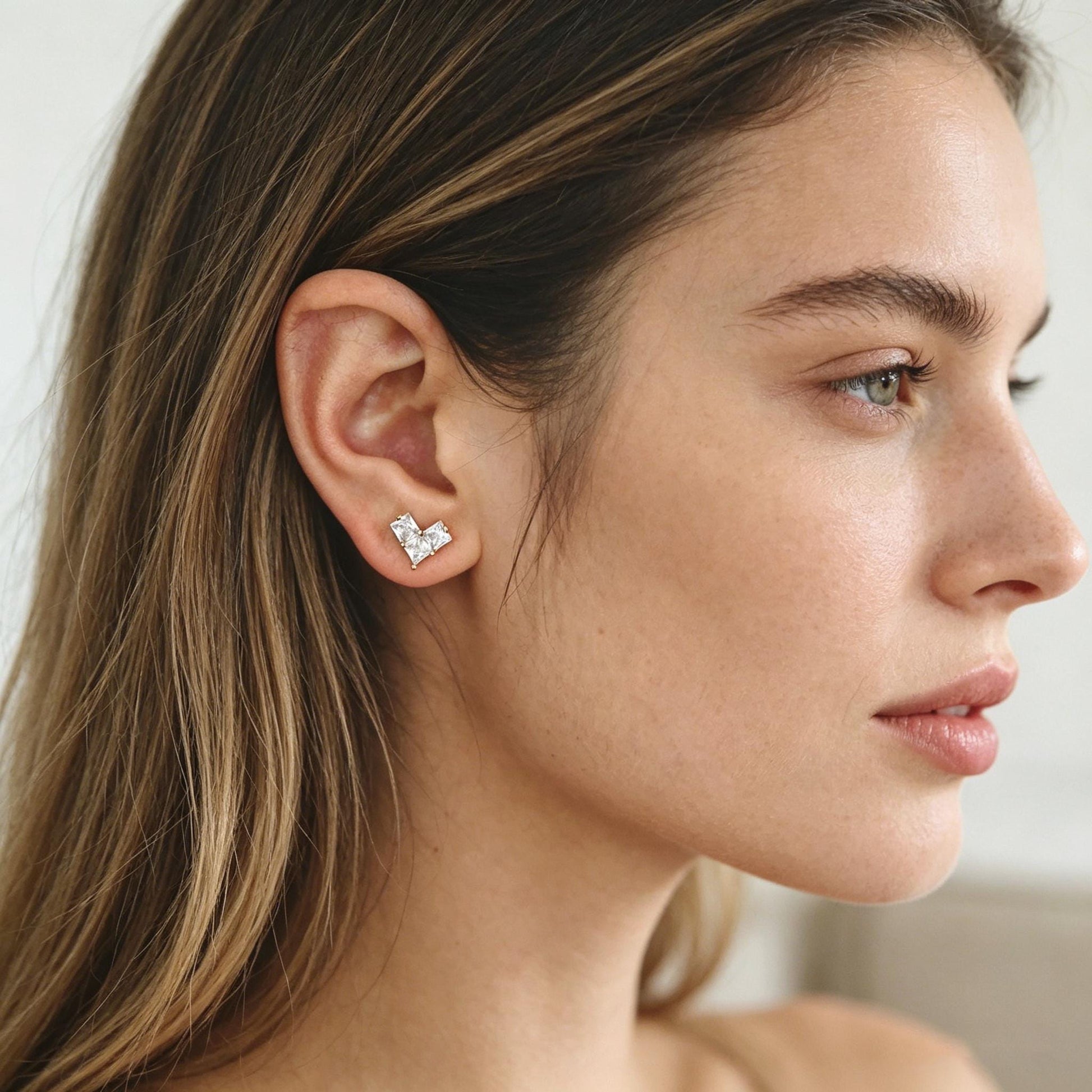 4pcs CZ Pave Heart Ear Posts, Gold Plated Brass Stud Earrings, Jewelry Findings, Wholesale Supplies (GB-3115)