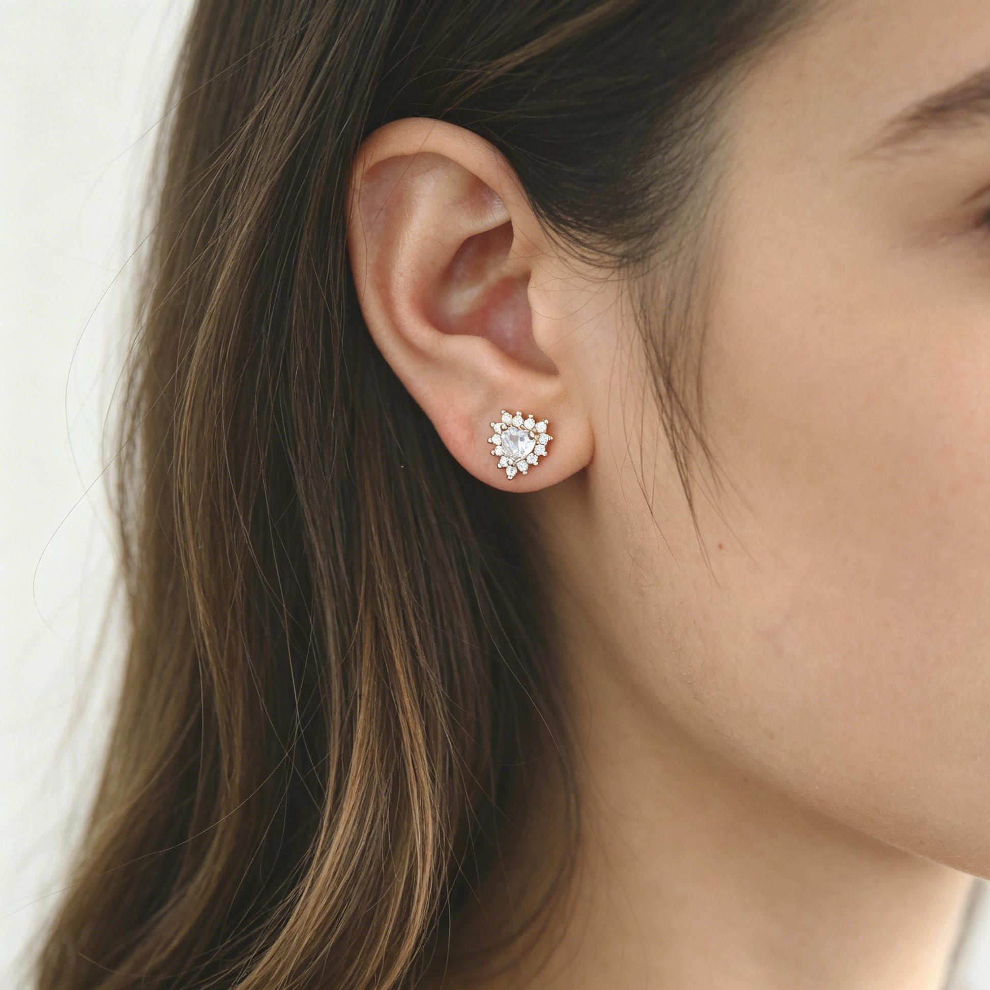 4pcs CZ Pave Heart Ear Posts, Gold Plated Brass Stud Earrings, Jewelry Findings, Wholesale Supplies (GB-3115)