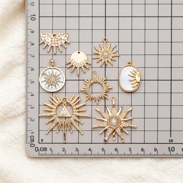 4pcs CZ Pave Gold/ Silver Sun Charms, 18K Gold/ Rhodium plated Brass, Sun Pendants (GB-2259)