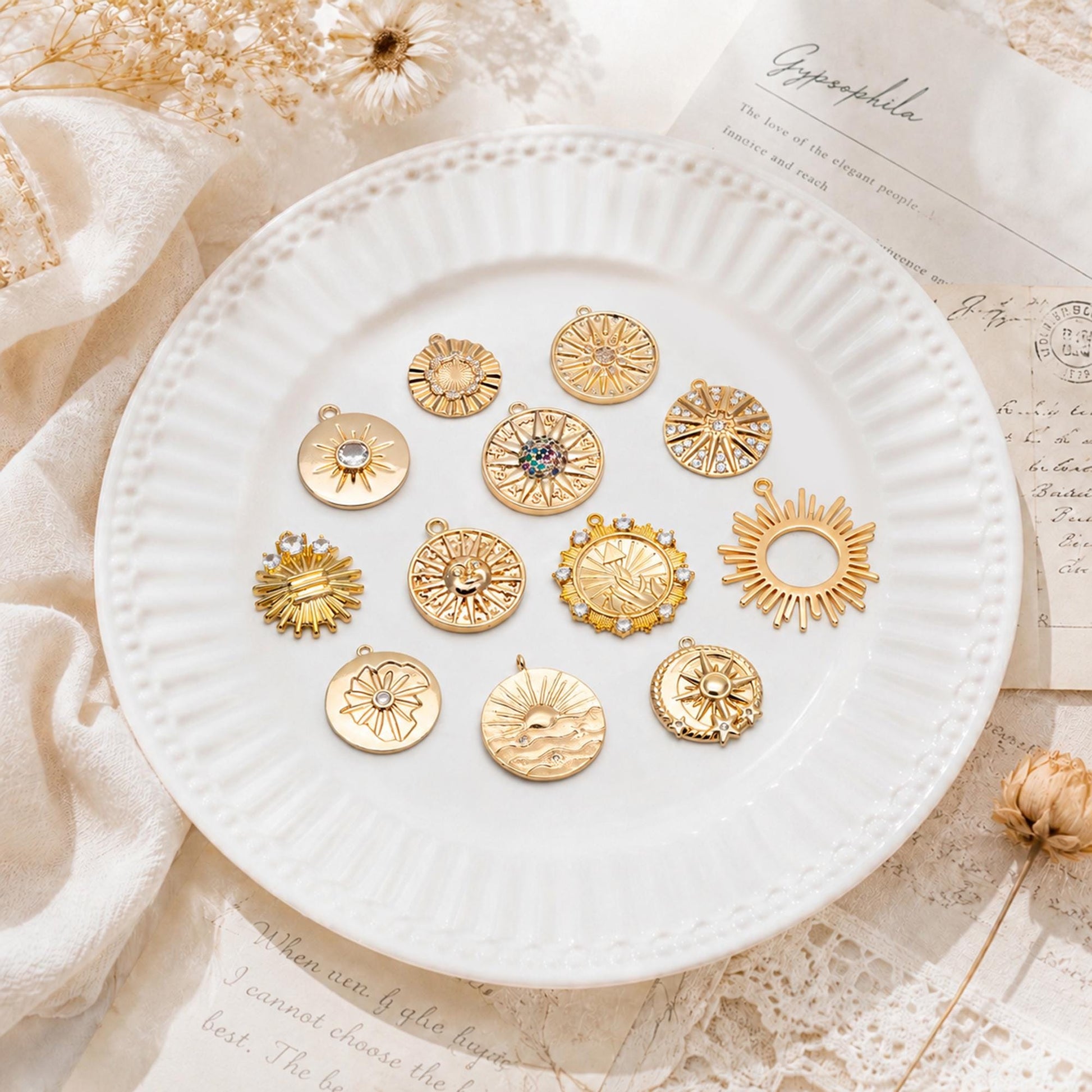4pcs Gold Round Sun Charms , 18K Gold plated Brass, Disk Sun Pendants (GB-1232)