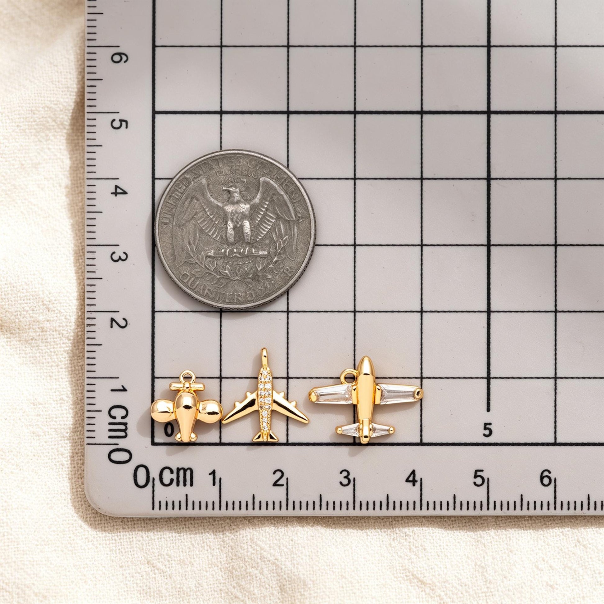4pcs Gold Airplane Charms, 18K Gold plated Brass, Mini Plane Pendants (GB-2471)