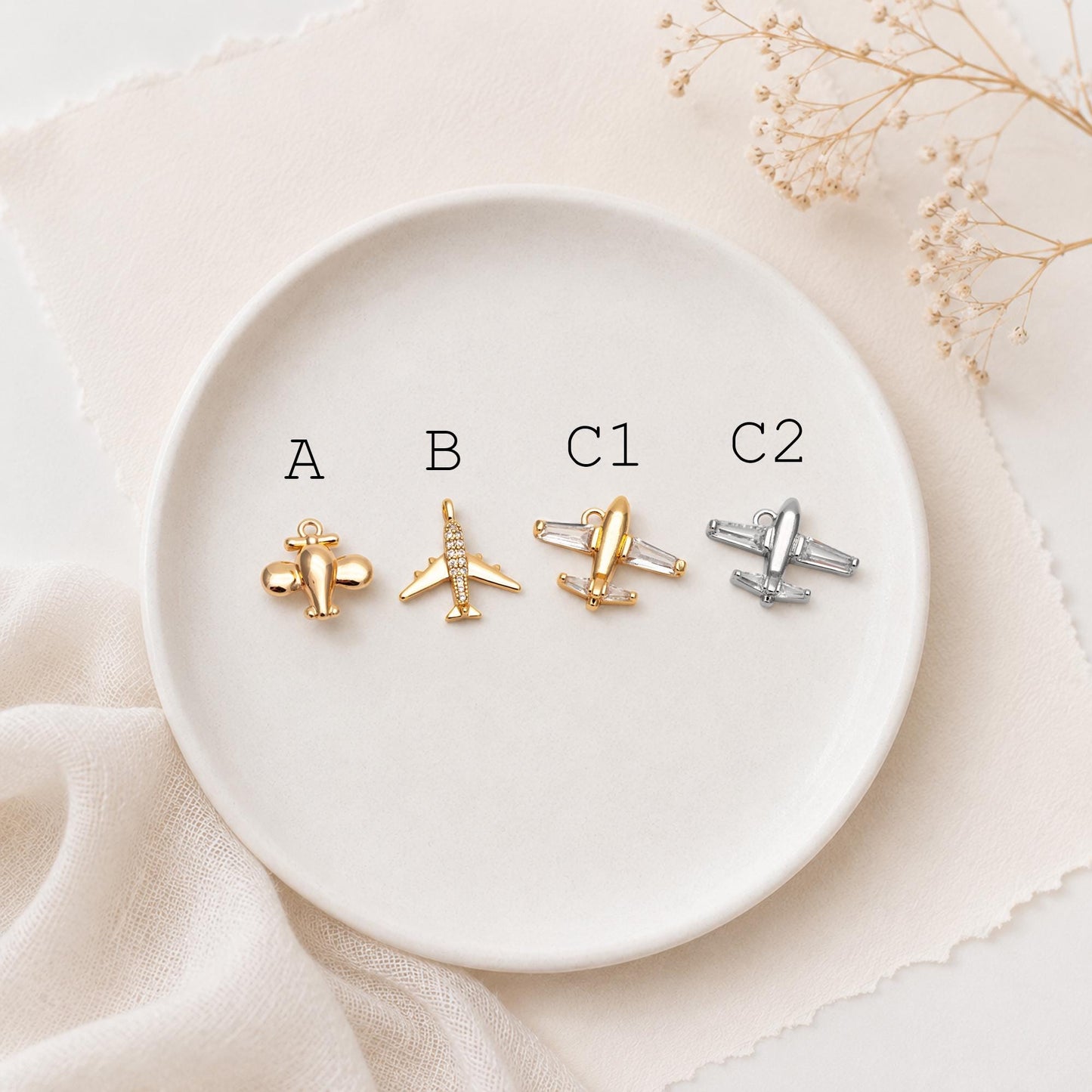 4pcs Gold Airplane Charms, 18K Gold plated Brass, Mini Plane Pendants (GB-2471)