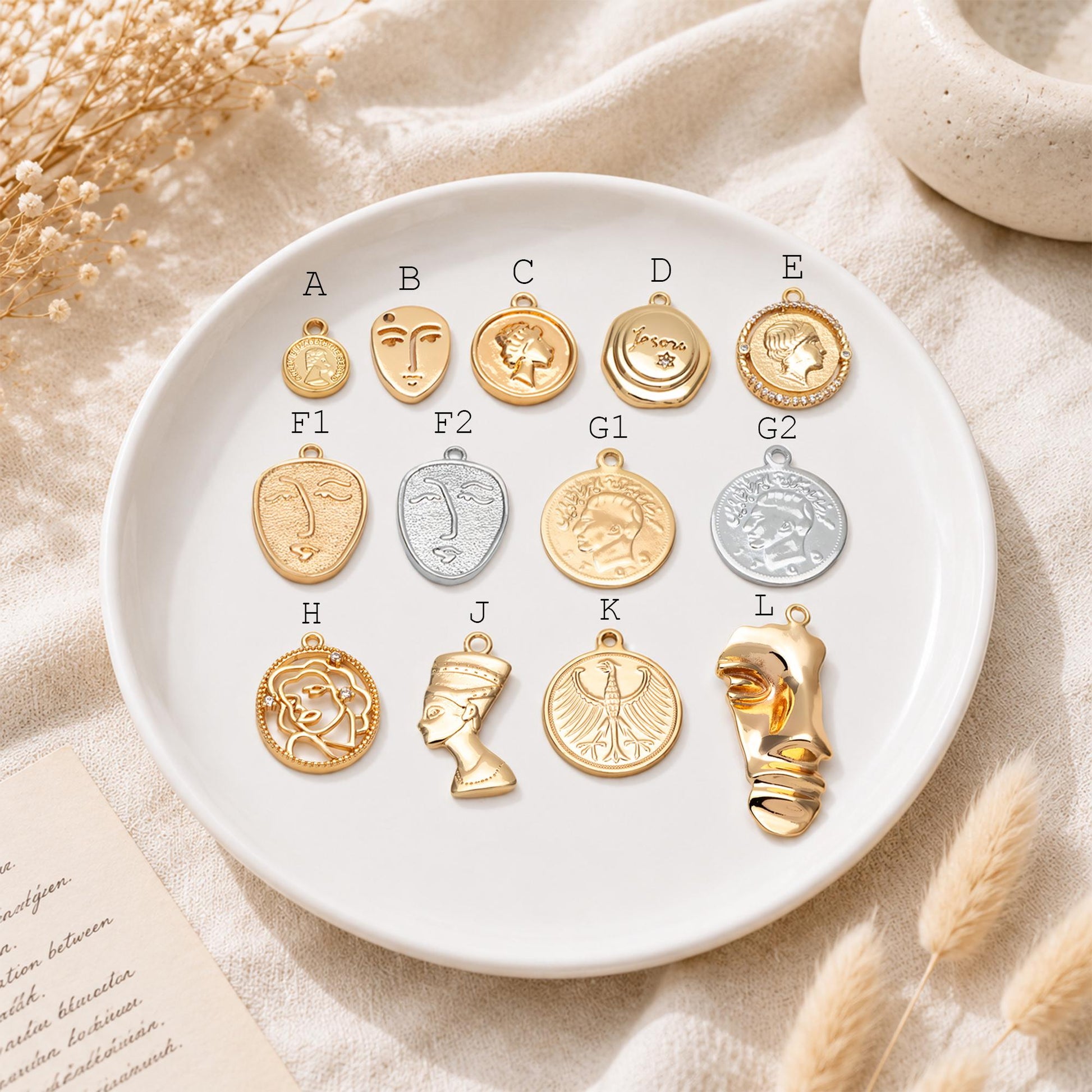 4pcs Gold Medallion Charm Pendant 17x14mm, Face Charm, Jewelry Supply (GB-1603)