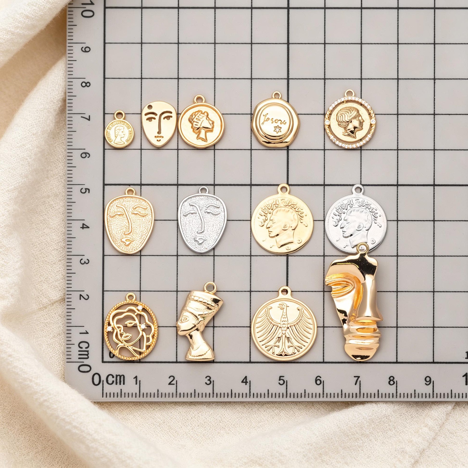 4pcs Gold Medallion Charm Pendant 17x14mm, Face Charm, Jewelry Supply (GB-1603)