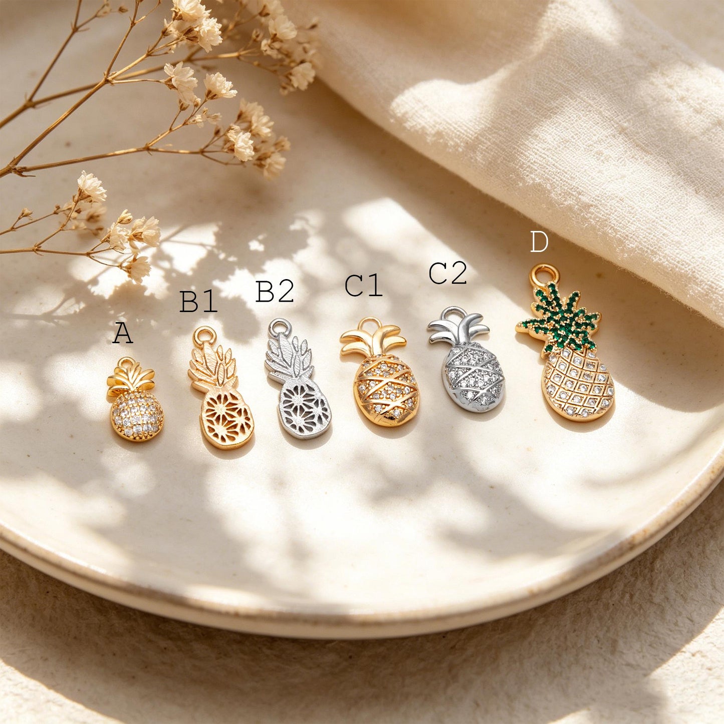 4pcs Gold/ Silver Tone Pineapple Charms , 18K Gold/ Rhodium plated Brass Pineapple Pendants (GB-4095)